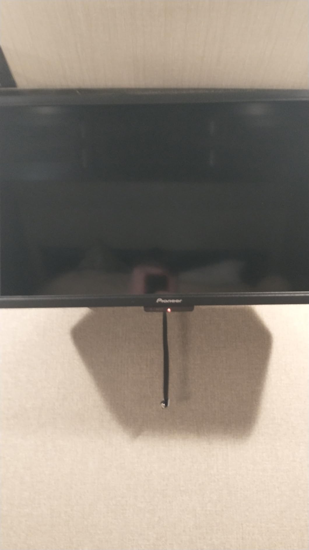 ELIVED RV TV Mount for Camper, Lockable RV TV Wall Mount for Most 13-43 Inch TVs, Full Motion Swivel and Tilt, Patented Dual Latch Design for Trailer Motorhome Truck Boat, Max VESA 200x200mm, 33 LBS customer photo 2