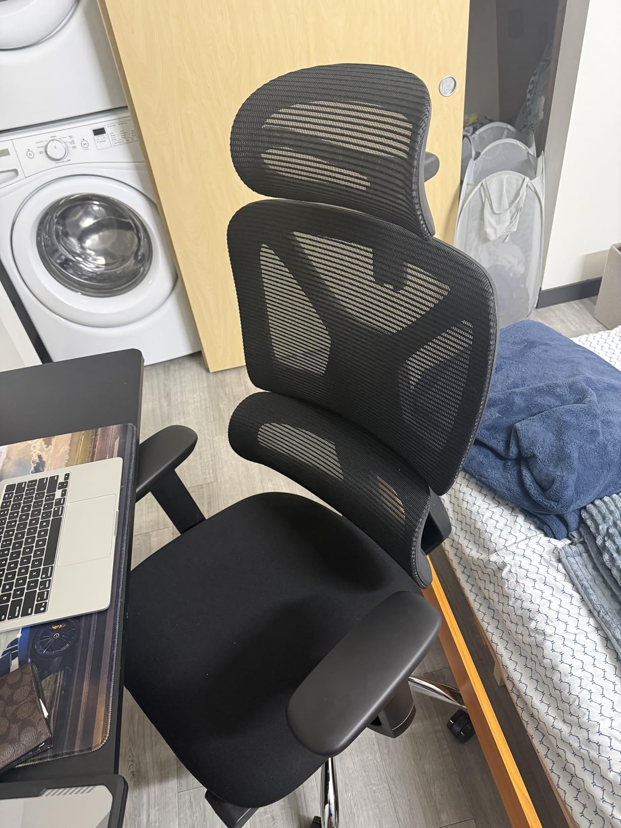 FLEXISPOT ErgoX Premium Ergonomic Office Chair with Footrest- Adjustable 3D Armrests, Dynamic Lumbar Support, Recline & Tilt Function, Mesh Seat, for Home & Office Use, Cream customer photo 1