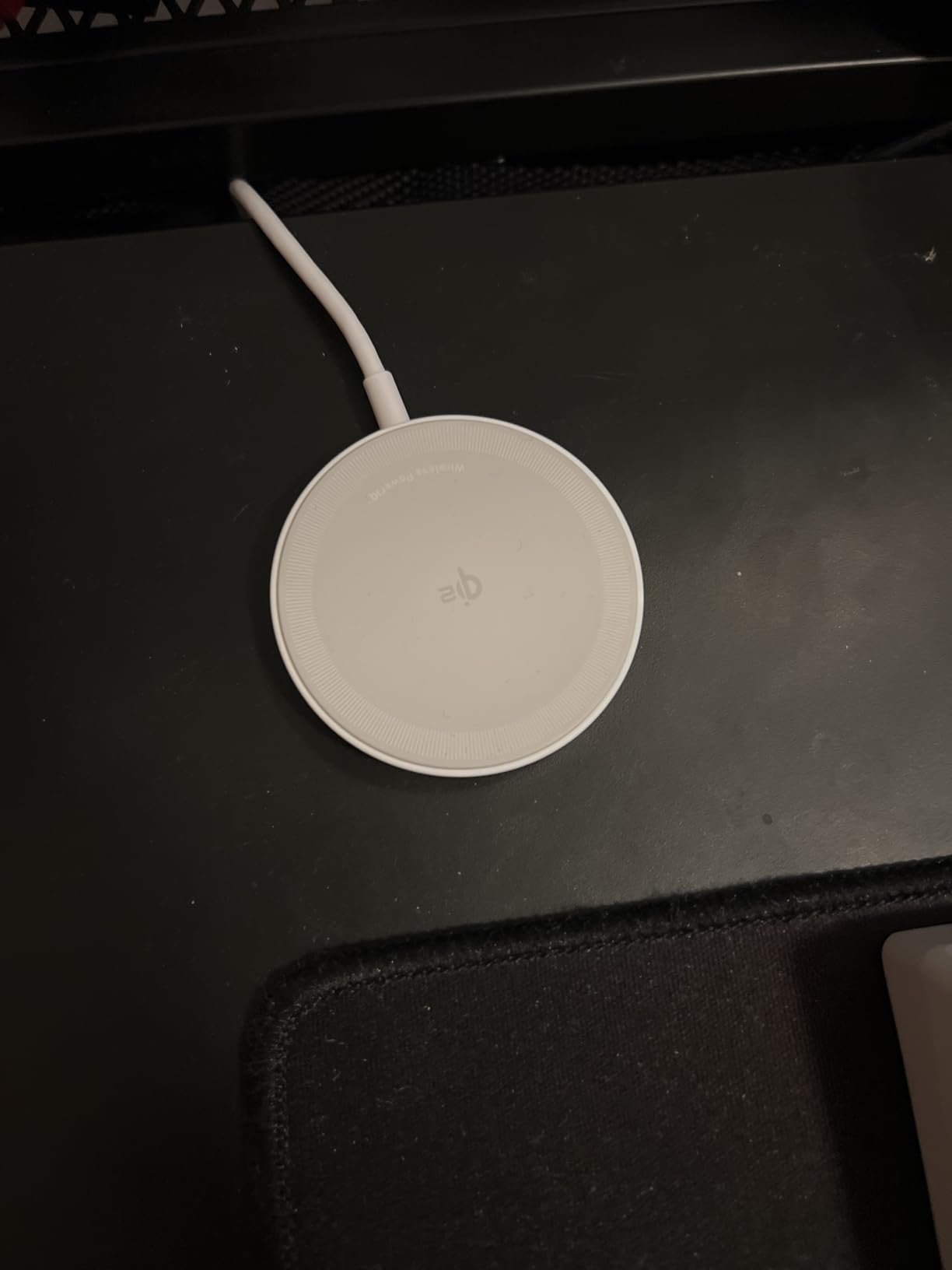 Anker Zolo MagSafe-Compatible Wireless Charger with Qi2 15W Fast Charging | Qi2-Certified Charging Pad, for iPhone 17 / 16 / 15 / 14 / 13 Series, AirPods (1-Pack, Not for Pixel, Adapter Not Included) customer photo 1
