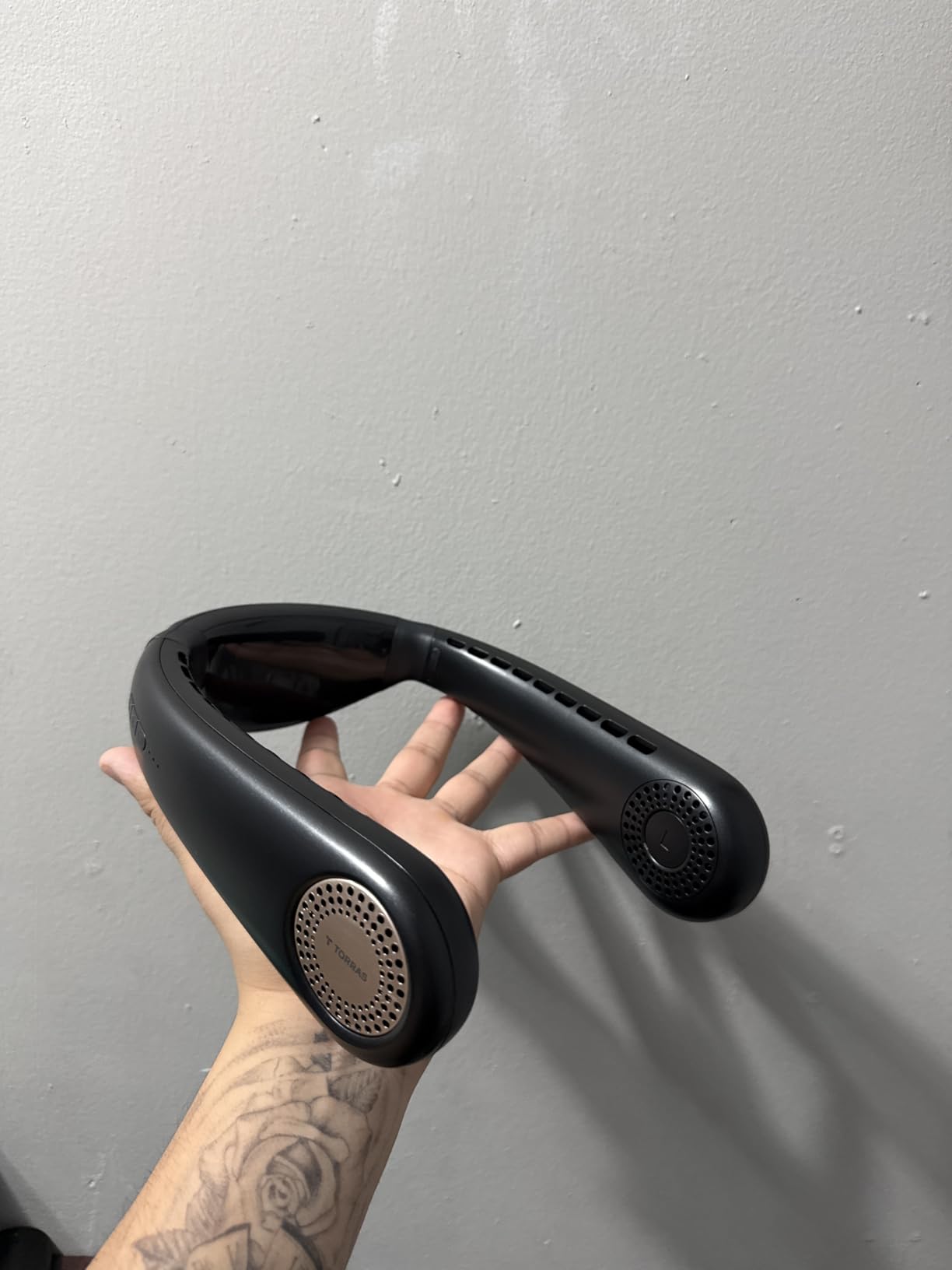 TORRAS COOLiFY Air 2026 Upgraded Neck Fan Air Conditioner, Dual-Airflow Pro Cooling, Ultra Light Portable Fan Rechargeable, Personal Cooling Fan Travel Essentials, Gift for Dad Husband Father, Black customer photo 1