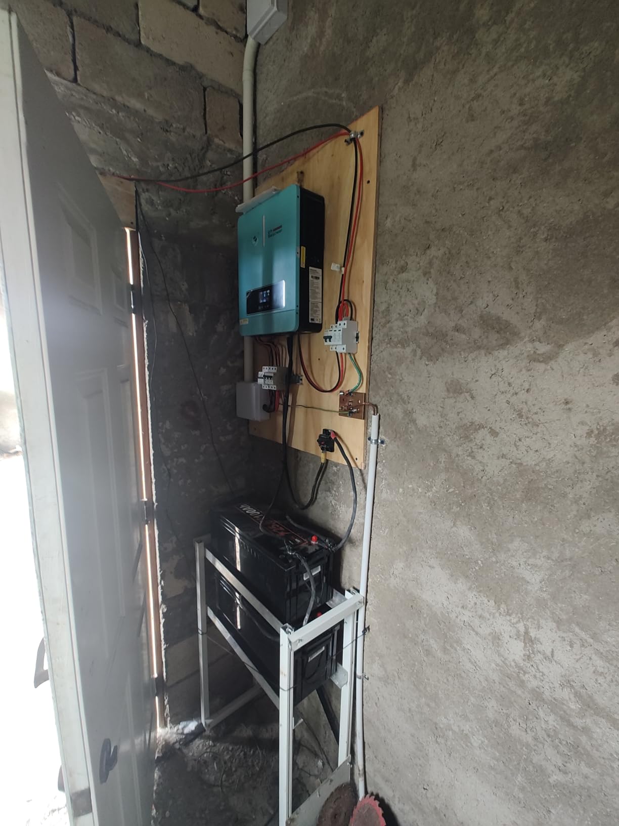 3600W Hybrid Solar Inverter, 24VDC to 120VAC Power Converter with 120A MPPT Solar Charging Controller, Battery-Less Operation Pure Sine Wave Inverter for Home, RVs and Off-Grid Cabin customer photo 1