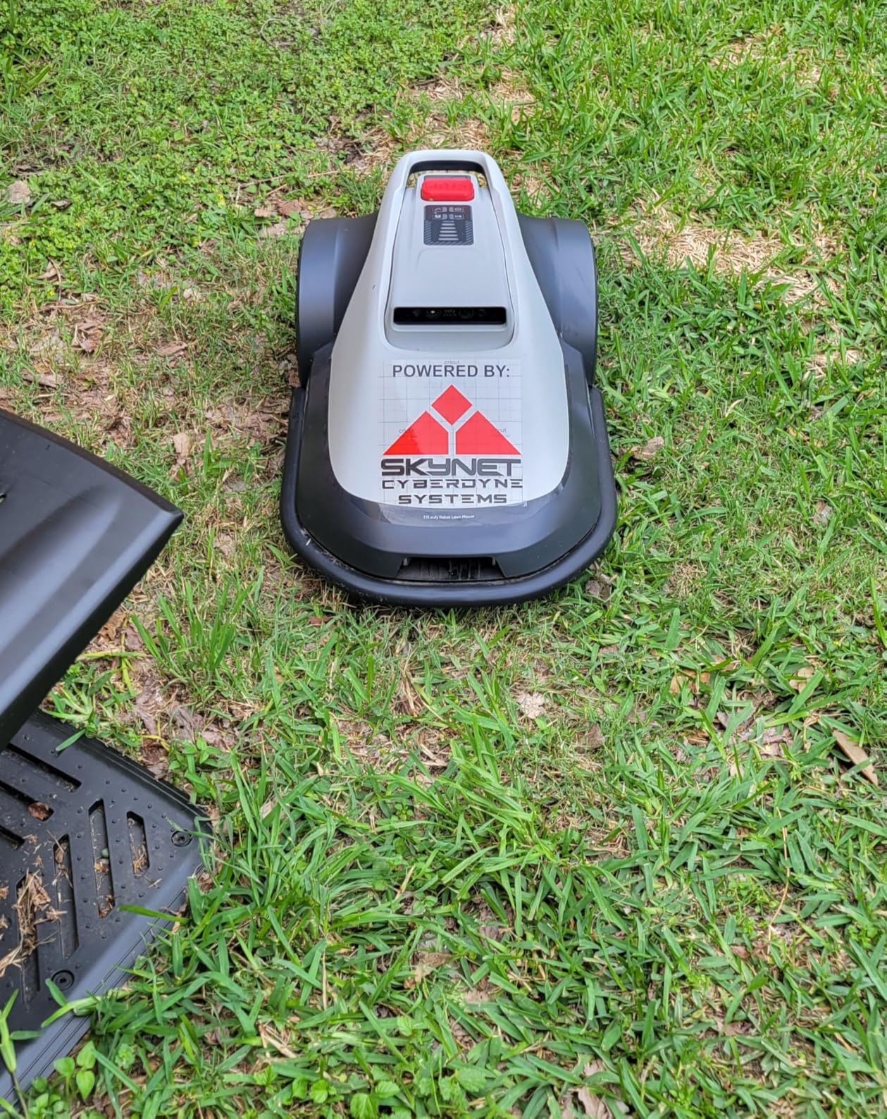 eufy Robot Lawn Mower E15, Auto Mapping, Pure Vision Navigation, Wire Free RTK Free, Multi-Zone Management, AI 3D Obstacle Avoidance, GPS Anti-Theft, 0.2 Acres, 18 Degree Slope, App Control customer photo 2
