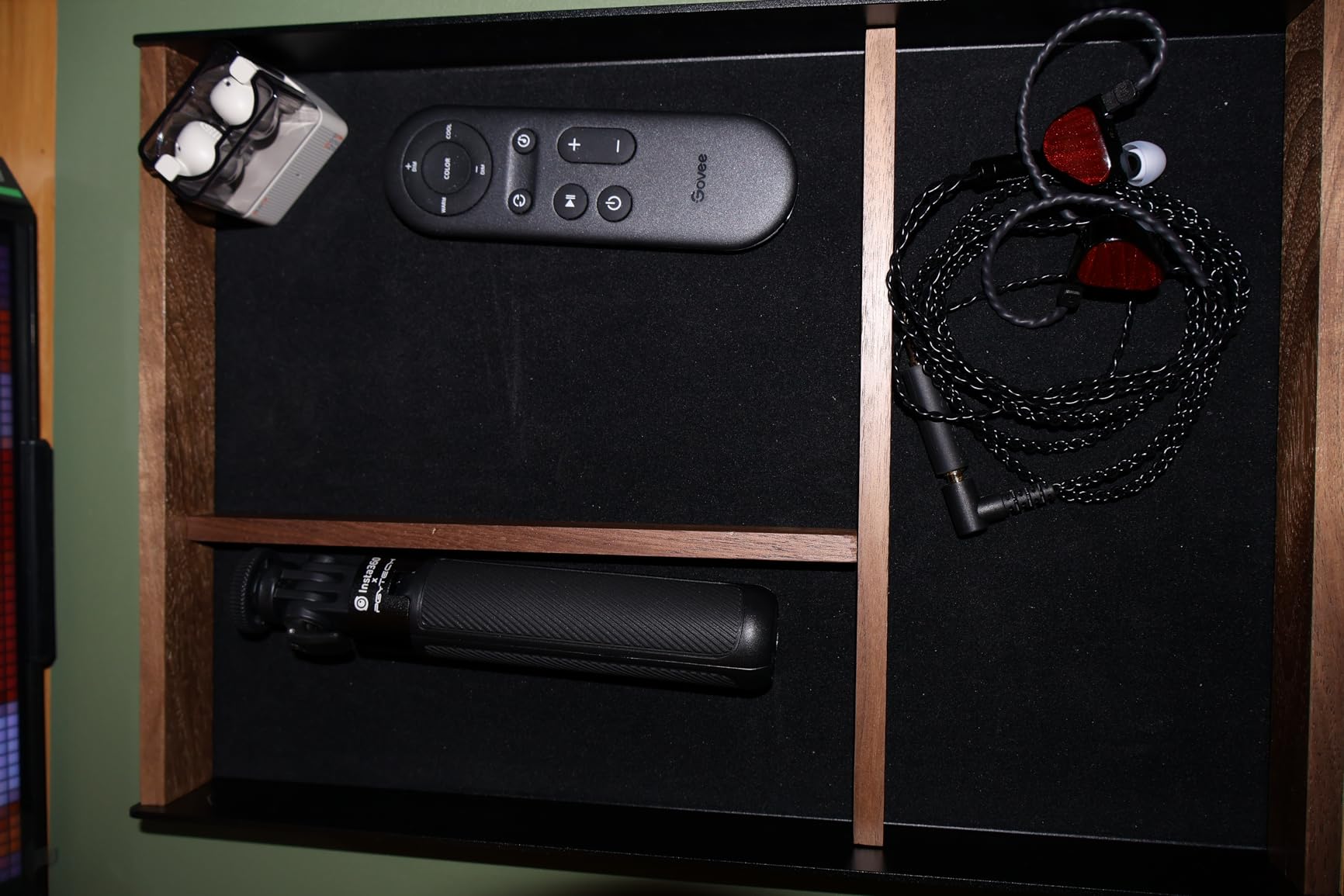 UPERGO Desk Drawer Organizer Tray, Mens Valet Made of Aluminum and Walnut, Aesthetic Desk Accessories for Office Home Supplies customer photo 2