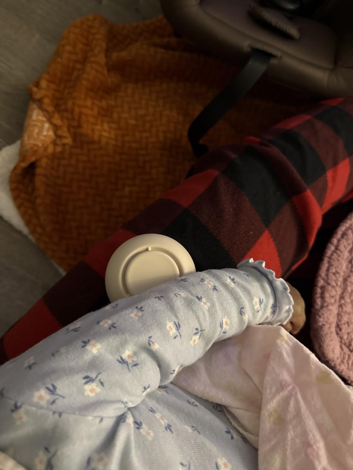 Portable Baby Sound Machine [White Noise for Babies Kids Adults][Timer Function][12 Soothing Sounds][Sleep Soother] 15 Hours Battery Life, Travel, Registry, Gifts, Shower, Clips on Baby Stroller customer photo 2