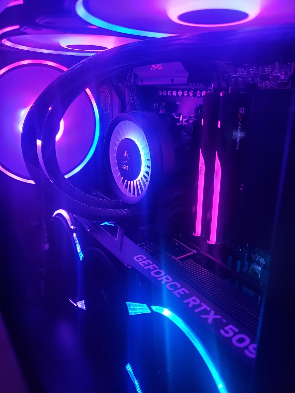 PNY NVIDIA GeForce RTX 5090 OC Triple Fan Graphics Card (32GB GDDR7, 512-bit, Boost Speed: 2527 MHz, PCIe 5.0, HDMI/DP 2.1, 3.5-Slot, NVIDIA Blackwell Architecture, DLSS 4) customer photo 2