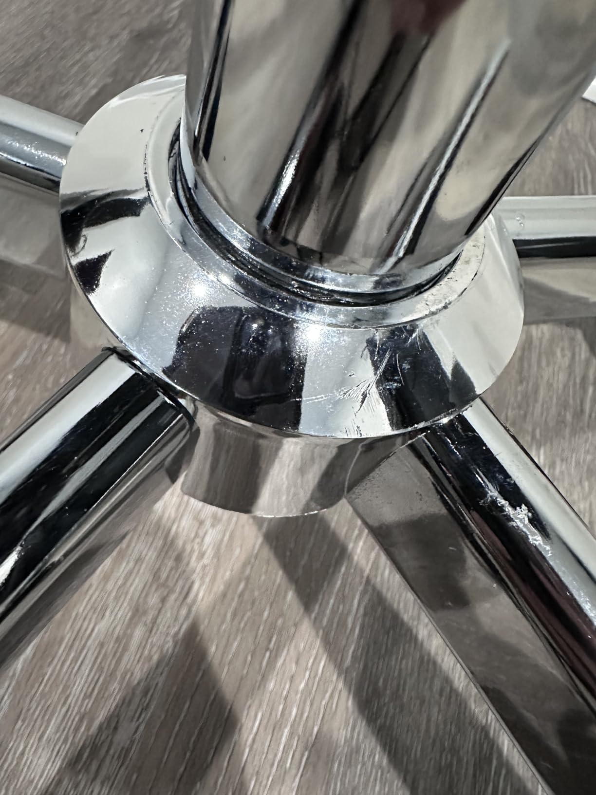 VEVOR Saddle Stool with Back Support and Wheels, 450 LBS Weight Capacity Ergonomic Rolling Stool, Height Adjustable Thickened PU Leather Swivel Saddle Chair for Salon, Spa, Massage, Tattoo, Black customer photo 1