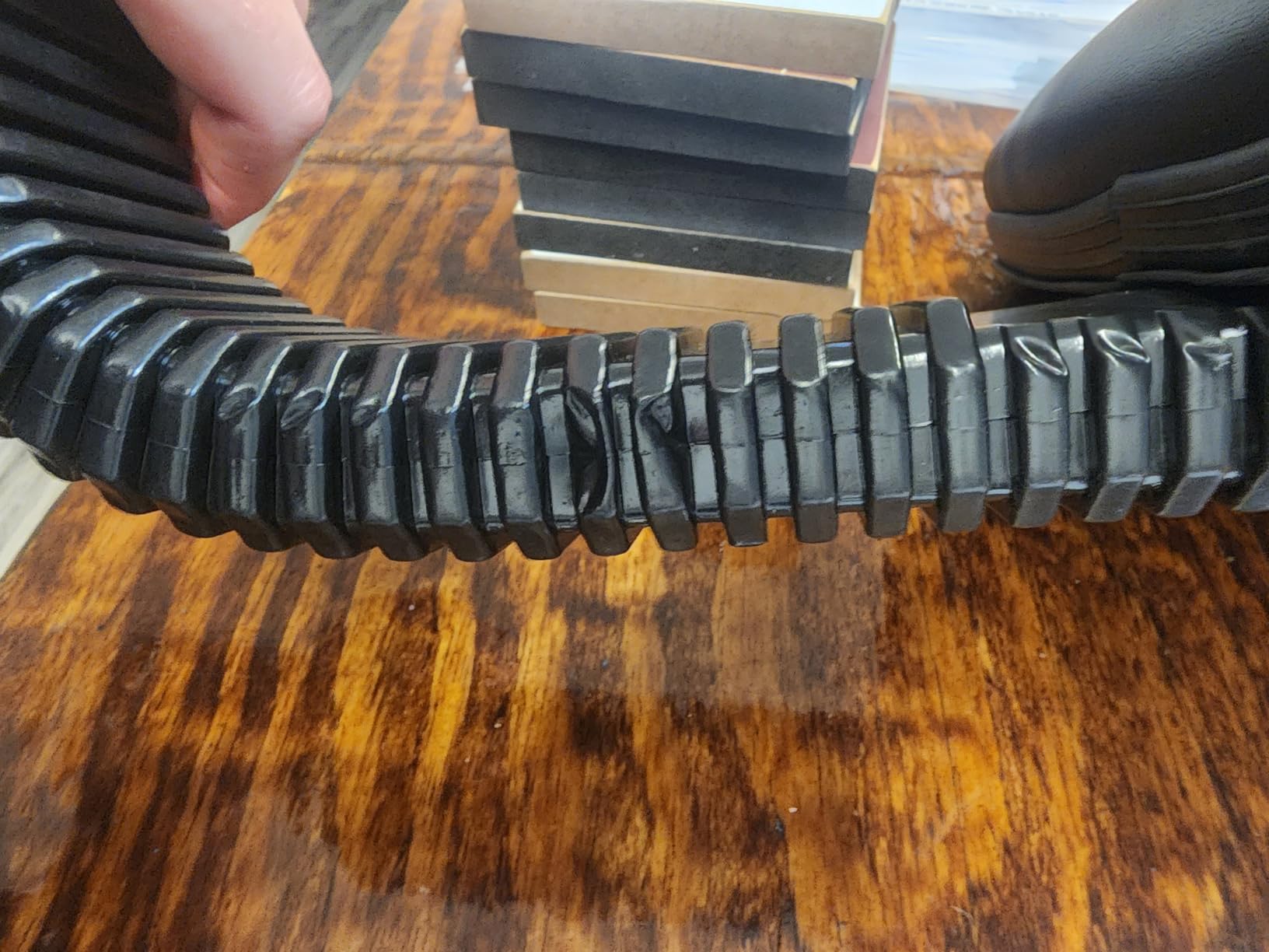 VEVOR Saddle Stool with Back Support and Wheels, 450 LBS Weight Capacity Ergonomic Rolling Stool, Height Adjustable Thickened PU Leather Swivel Saddle Chair for Salon, Spa, Massage, Tattoo, Black customer photo 2