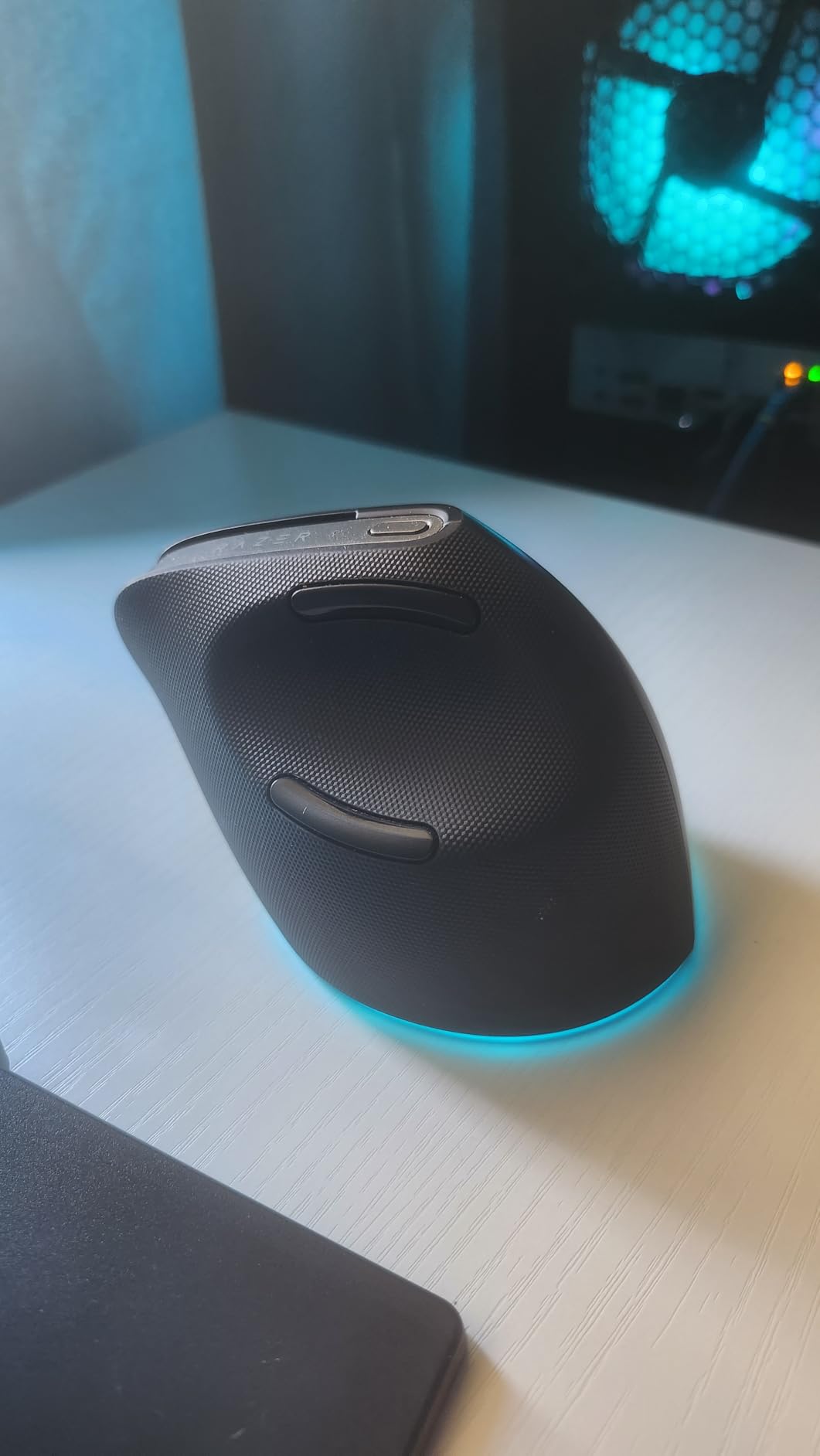Razer Pro Click V2 Vertical Wireless Mouse: 6 Button Ergonomic Design - One Click AI Prompt - Supports Windows & Mac - Multi Device Connectivity via 2.4GHz, Bluetooth, or USB C Wired Mode - Chroma RGB customer photo 2
