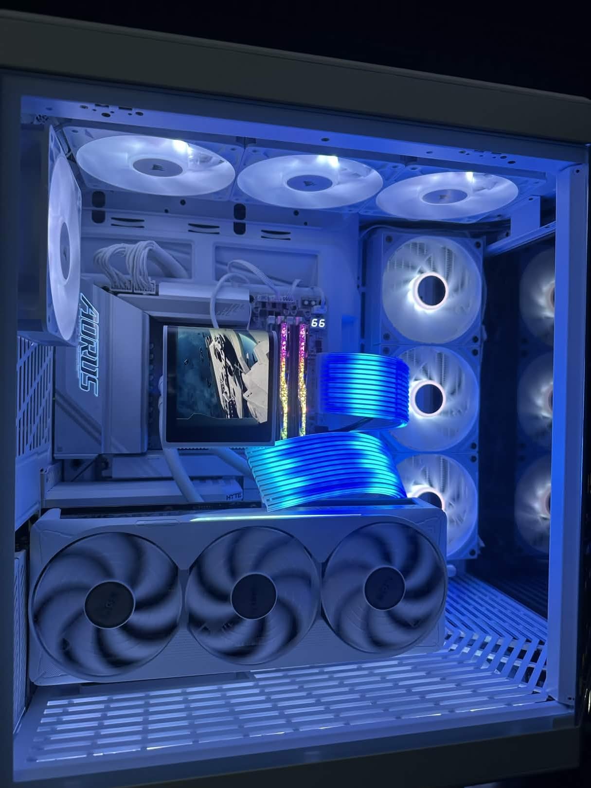 AMD Ryzen 9 9950X3D 16-Core Processor customer photo 1