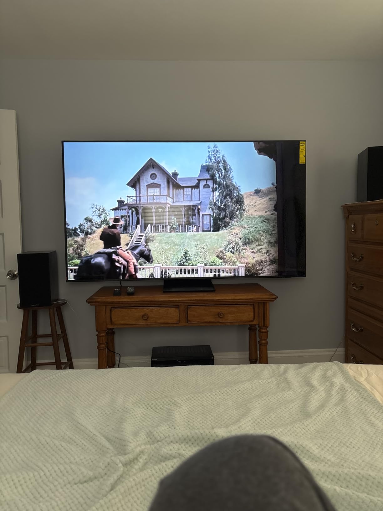 Samsung 85-Inch Class Neo QLED QN70F 4K Mini LED Smart TV (2025 Model) NQ4 AI Gen2 Processor, Quantum Matrix Technology Slim, Motion Xcelerator 144Hz, Samsung Vision AI, Alexa Built-in customer photo 1