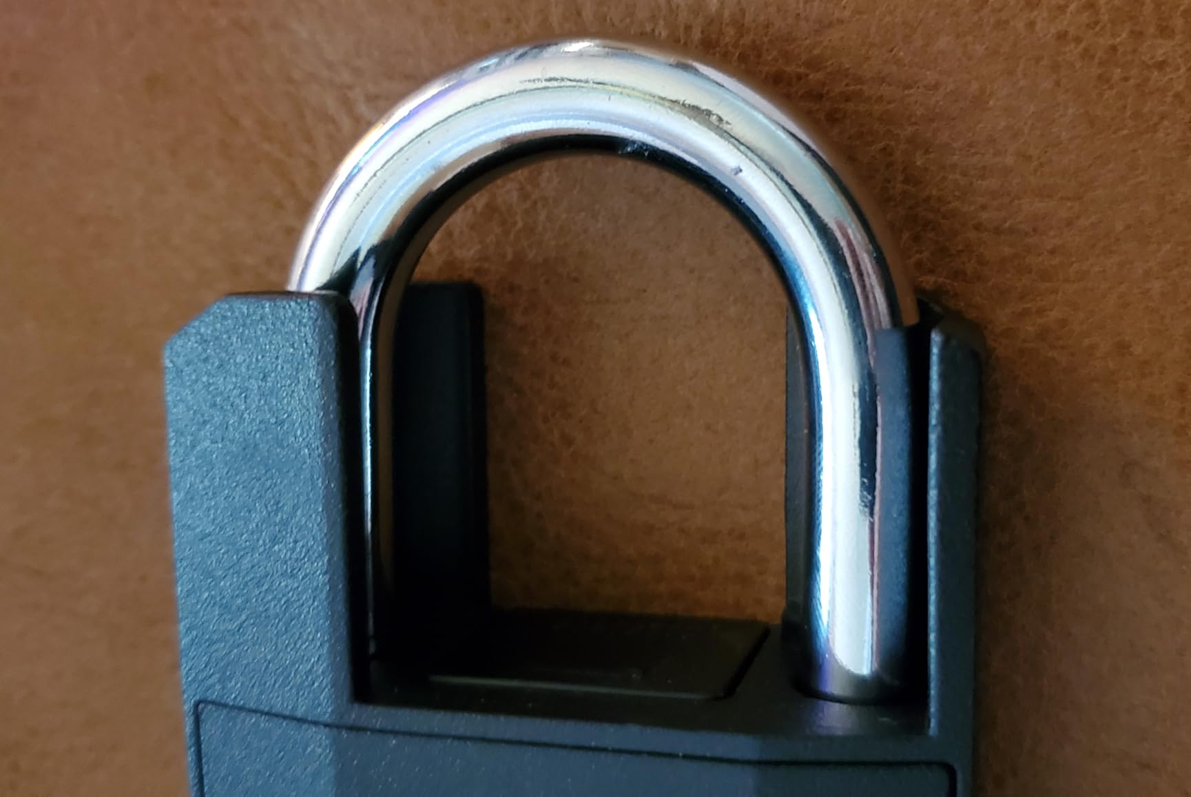 NexusLab Heavy Duty Smart Fingerprint Padlock with Key, IP67 Waterproof Bluetooth Outdoor Gate Lock, Anti-Theft App Control & Log Record, High Security Gym, Fence, Shed, Pool & Storage Unit Locks customer photo 2