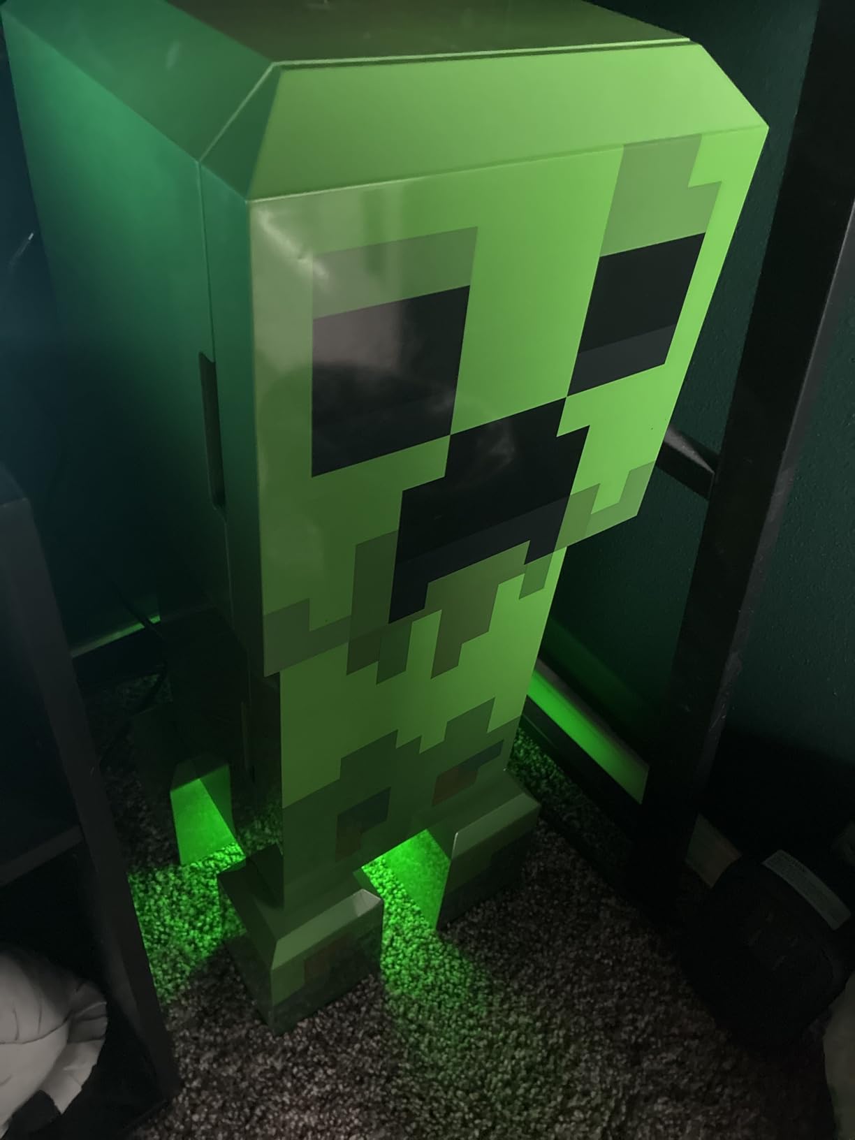 Ukonic Minecraft Legends Creeper Mini Fridge 8L - Holds 12 Cans, LED Lights, AC/DC Thermoelectric Cooler, Compact for Dorm, Office, Gaming customer photo 1