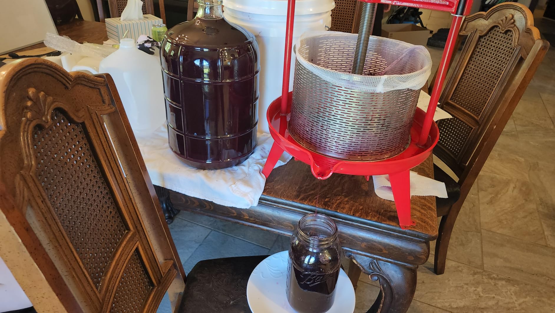 VEVOR 3.69 Gal/14L Fruit Wine Press, Stainless Steel Basket with Cross-beam and Triangular Structure, Manual Juice Maker, Cider Apple Grape Tincture Making Press with T-Handle for Kitchen Home customer photo 1