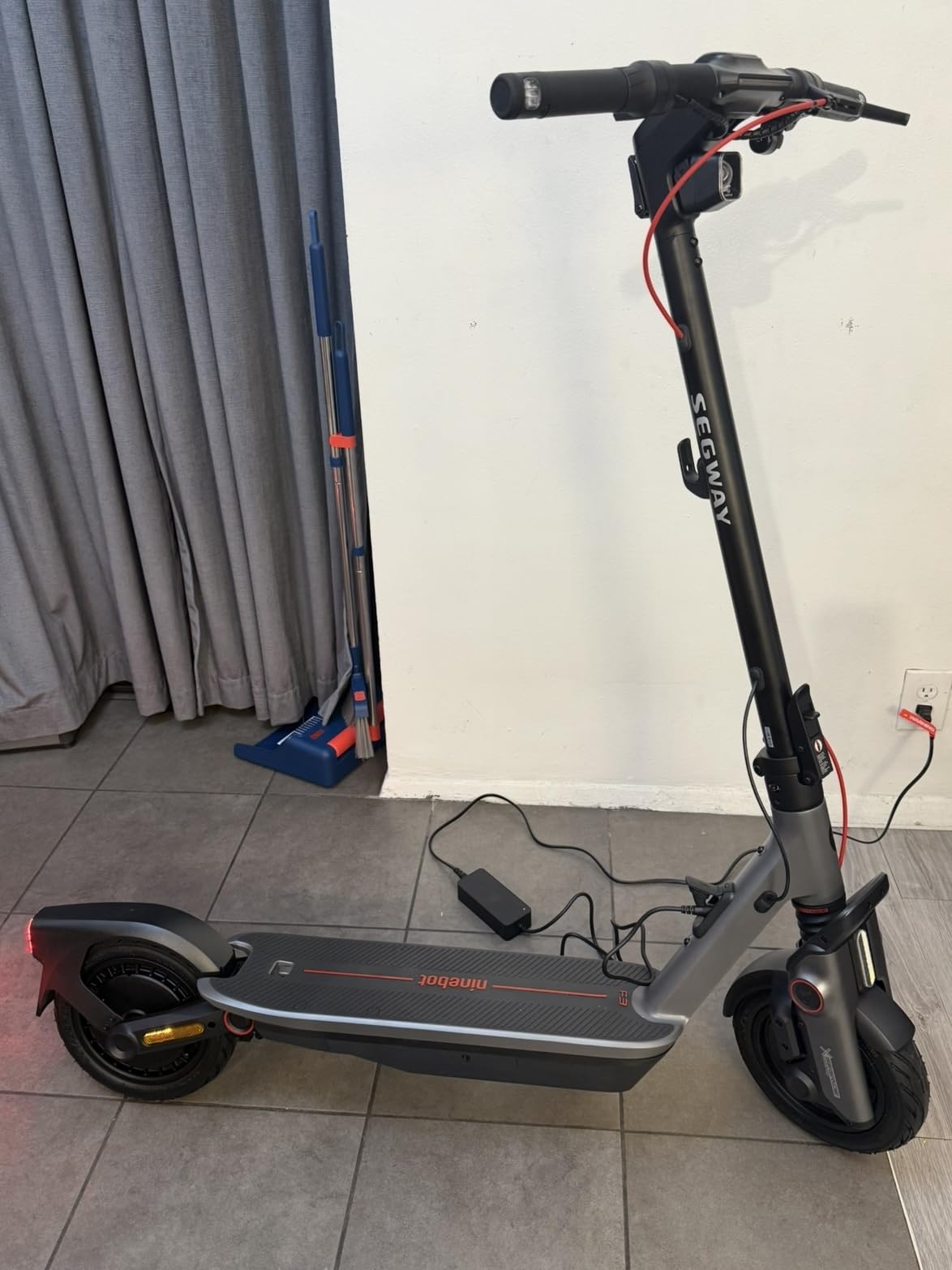 Segway Ninebot F3 Electric Scooter, Up to 20 MPH, 44-Mile Range, Self-Sealing Tubeless Tires, Front Hydraulic & Rear Elastomer Suspension, UL2271 2272 Certified customer photo 1