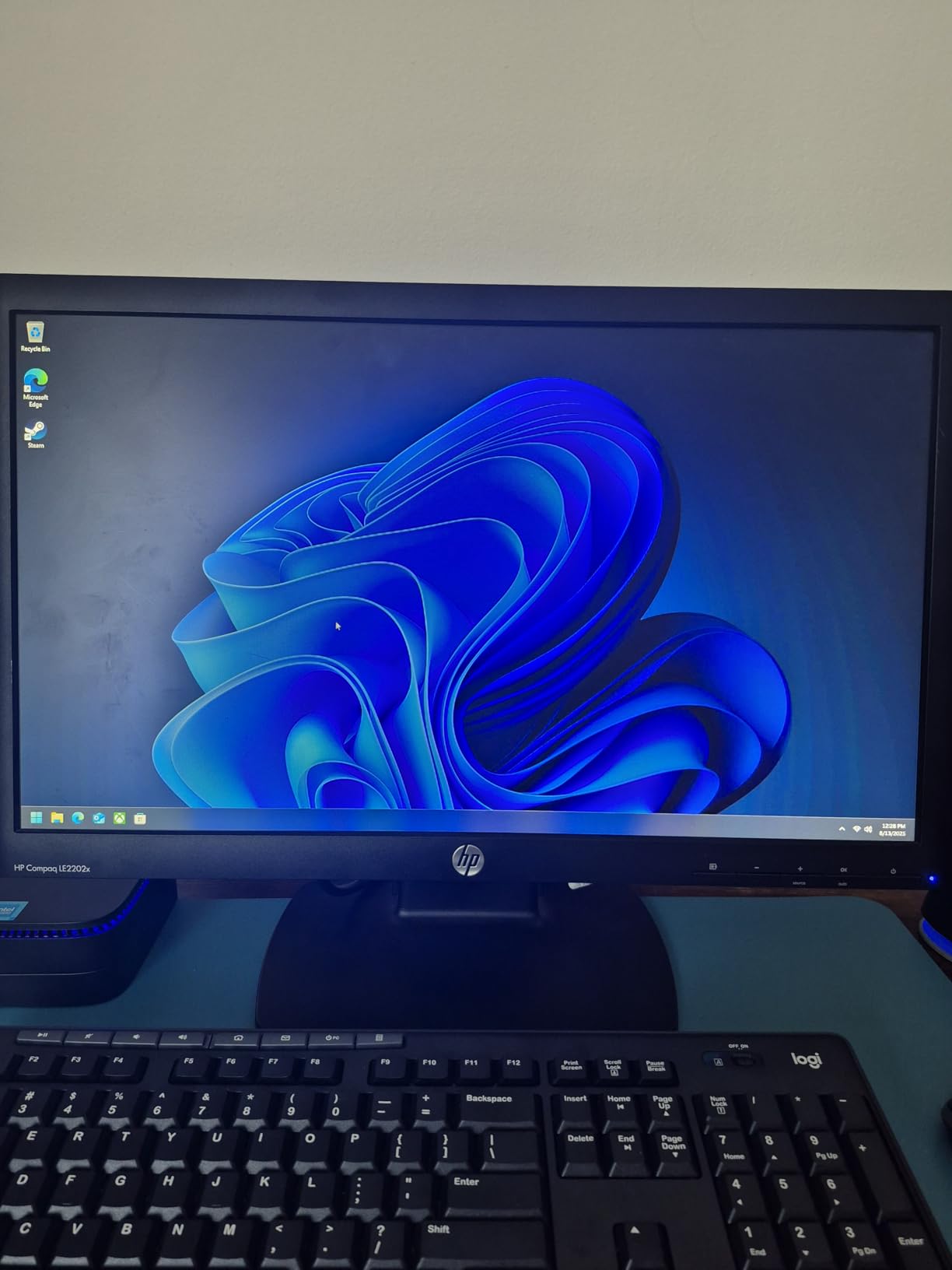 KAMRUI Essenx E1 Mini PC, AMD Ryzen 3250U (up to 3.5GHz), 8GB DDR4 RAM 256GB M.2 SSD, Mini Desktop Computer Support Dual 4K, WiFi, Ethernet for Business, Office, Home customer photo 1