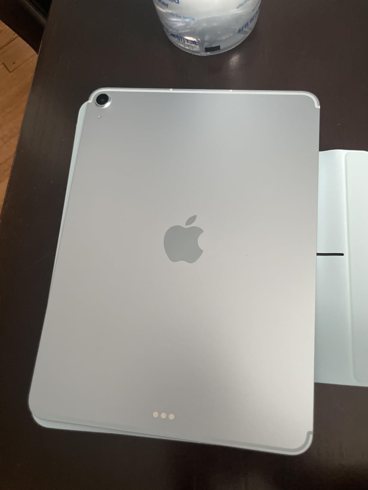 iPad Air 11-inch with M3 chip, Liquid Retina Display, 256GB, 12MP Front/Back Camera, Wi-Fi 6E + 5G Cellular, Touch ID - Space Gray customer photo 2