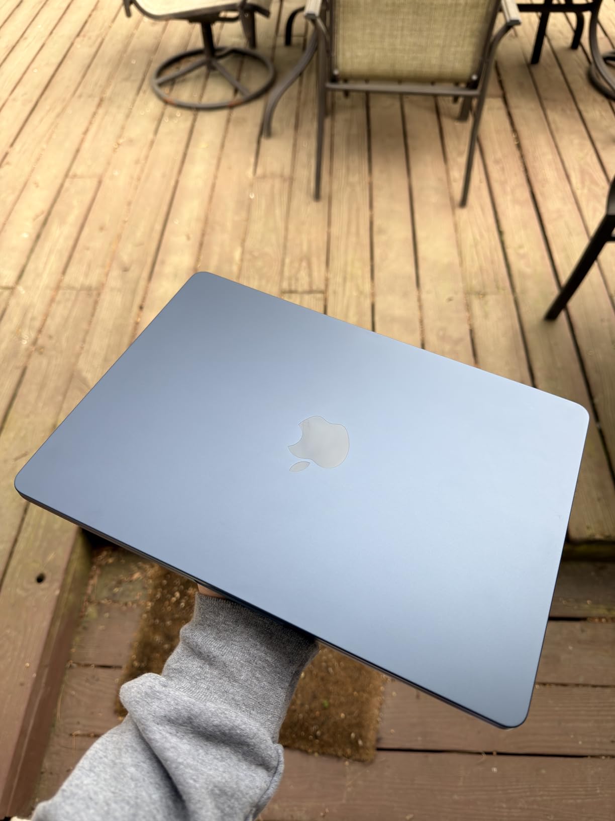 Apple 2025 MacBook Air 13-inch Laptop with M4 chip: Built for Apple Intelligence, 13.6-inch Liquid Retina Display, 16GB Unified Memory, 256GB SSD Storage, 12MP Center Stage Camera, Touch ID; Sky Blue customer photo 1