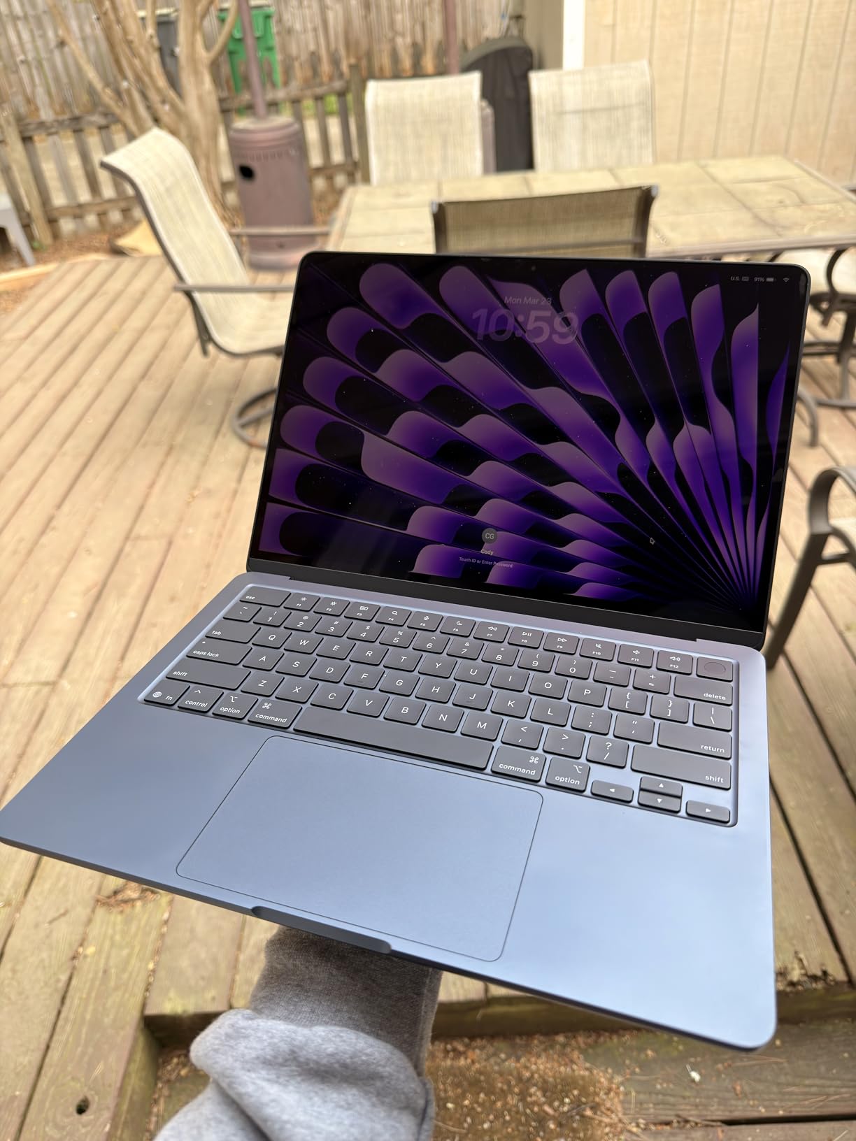 Apple 2025 MacBook Air 13-inch Laptop with M4 chip: Built for Apple Intelligence, 13.6-inch Liquid Retina Display, 16GB Unified Memory, 256GB SSD Storage, 12MP Center Stage Camera, Touch ID; Sky Blue customer photo 2