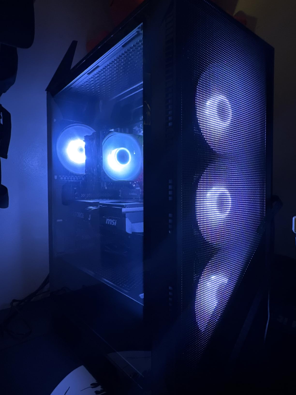 MSI Codex Z2 Gaming Desktop: AMD R7-8700F, GeForce RTX 5070, 32GB DDR5, 2TB m.2 NVMe SSD, USB Type-C, VR-Ready, Windows 11 Home customer photo 2