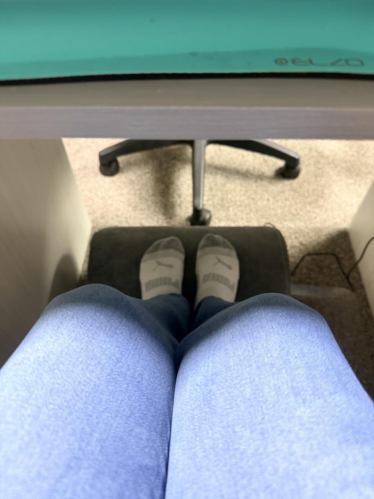 Heated Foot Rest for Under Desk at Work, Foot Stool with Vibration Massage, 2 Heat Levels, Ergonomic Memory Foam Feet Warmer Heater customer photo 2
