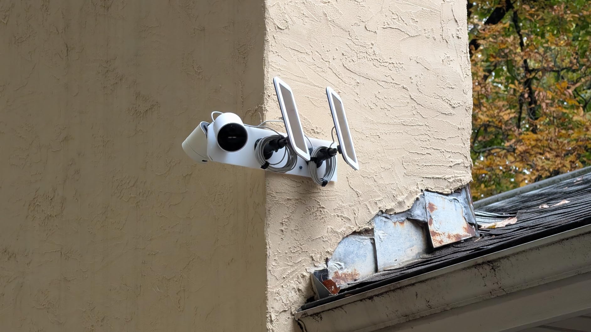 SimpliSafe Outdoor Security Camera Series 2, 1080p Wireless and Wired Home Security Camera - Compatible with Gen 3 System customer photo 1