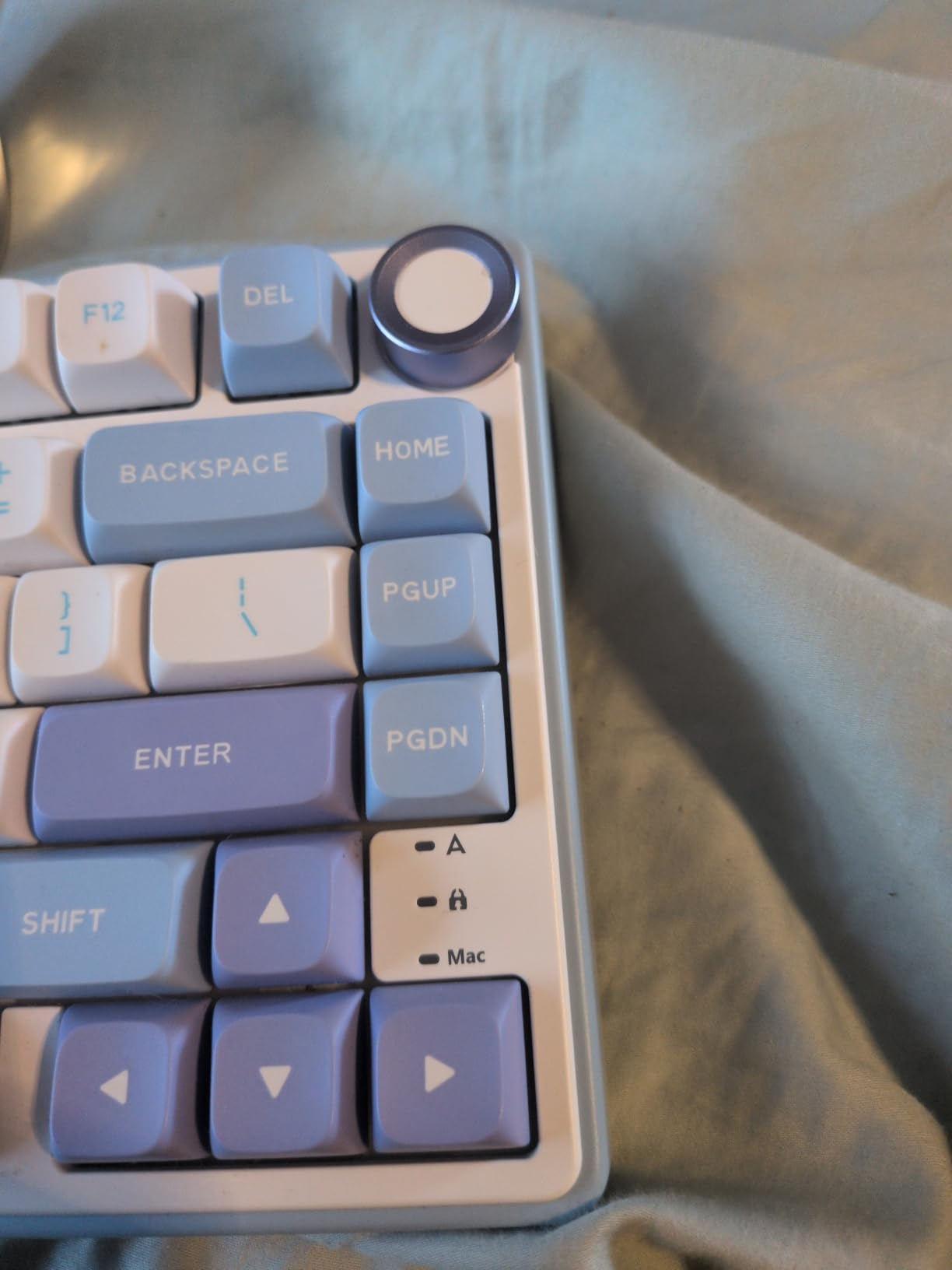 RK ROYAL KLUDGE R75 Mechanical Keyboard Wired with Volume Knob, 75% Keyboard Gasket Mounted, Hot Swappable, Creamy Sound, MDA Profile, PBT Keycaps, Pink customer photo 2