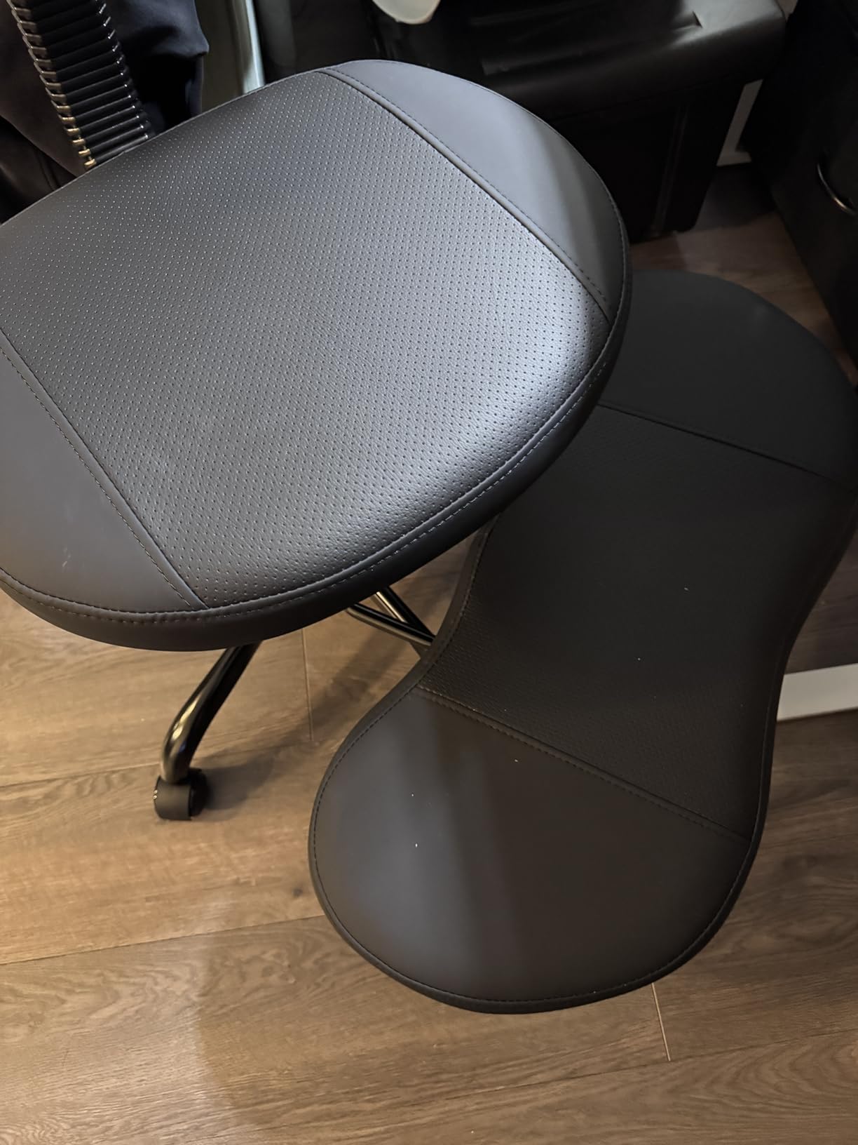 Cross Legged Office Chair, Criss Cross Desk Chair ADHD Meditation Kneeling Yoga Seat with Adjustable Height, Lumbar Support, Wider Footrest and Wheels (Black) customer photo 1