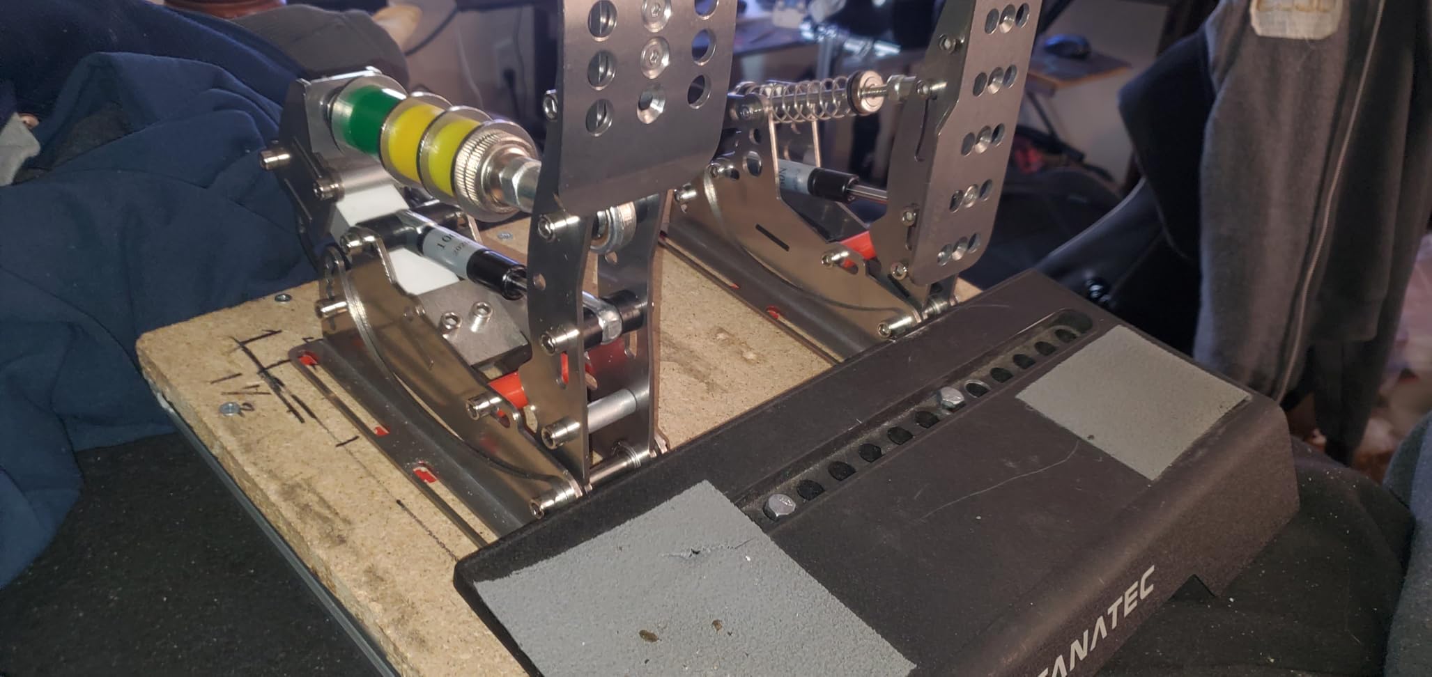 Simjack UT Sim Racing Pedals 200KG Load Cell Brake Pedal PC Racing Simulator Pedals Pressure Sensor HE Hydraulic Pedal (UT-P3-H3) customer photo 1