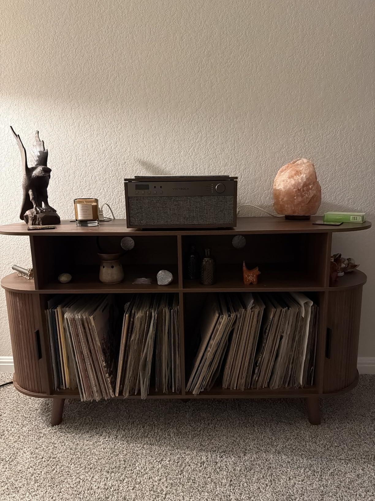 Large Round Record Player Stand with Charging Station & USB Ports, Record Storage Cabinet, Mid Century Modern Turntable Stand for Bedroom Living Room (Small Brown) customer photo 2