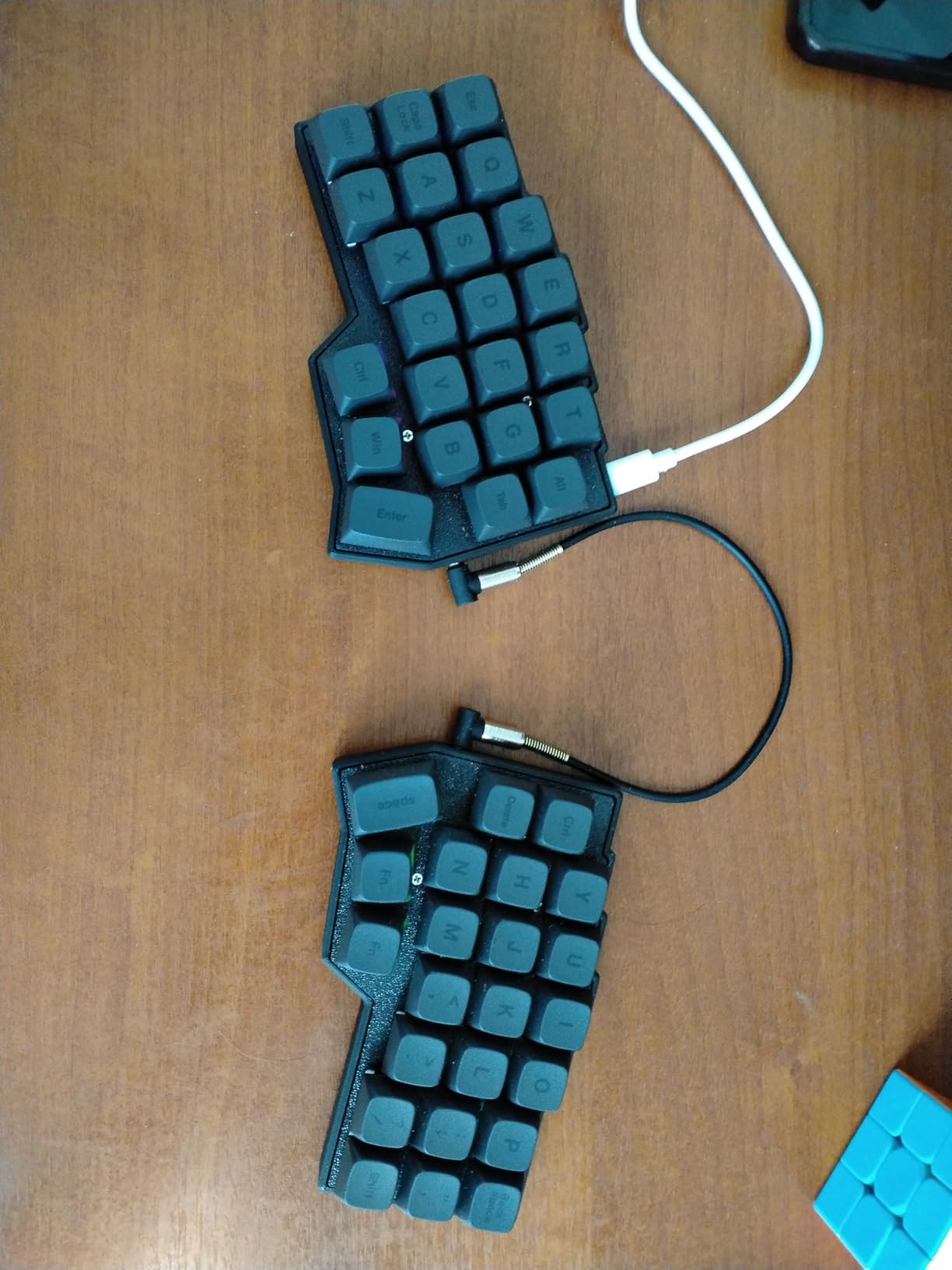 YIVU CORNE V4 Wired Split Mechanical Keyboard, 40% 3x6 Ortholinear Layout, Ergonomic Support, QMK/Vial Programmable, Hot-swappable RGB Gaming Keyboard, Pre-Lubricated Linear Switches customer photo 1