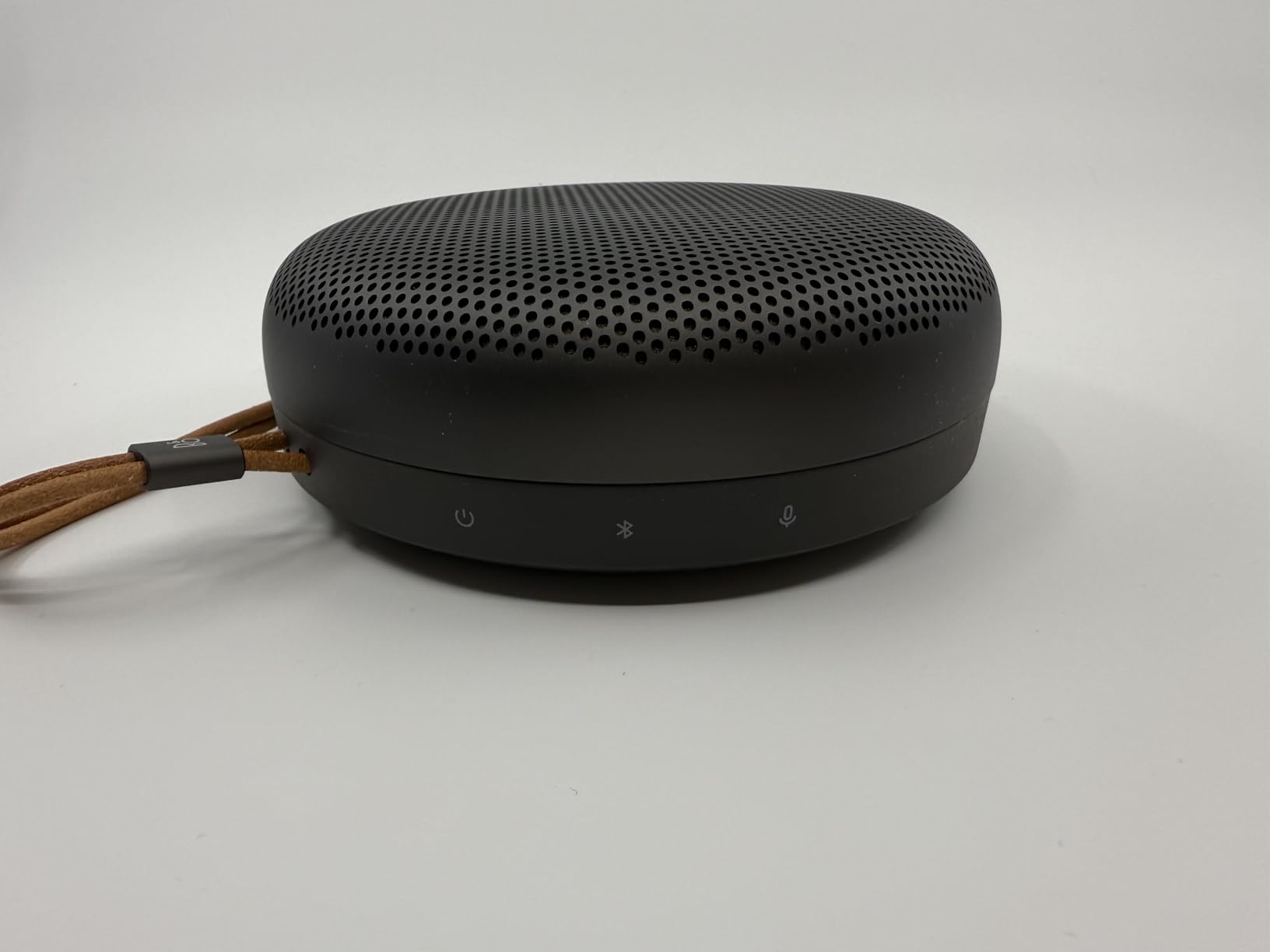 Bang & Olufsen Beosound A1 3rd Gen Portable Waterproof Bluetooth Speaker with 3 Microphones, C2C Certified, Natural Aluminum customer photo 2