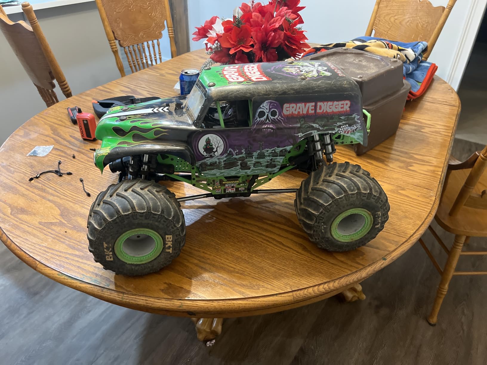 Losi LMT 2.0 4 Wheel Drive Solid Axle Monster Truck RTR - Son-Uva Digger LOS04028T2 customer photo 1
