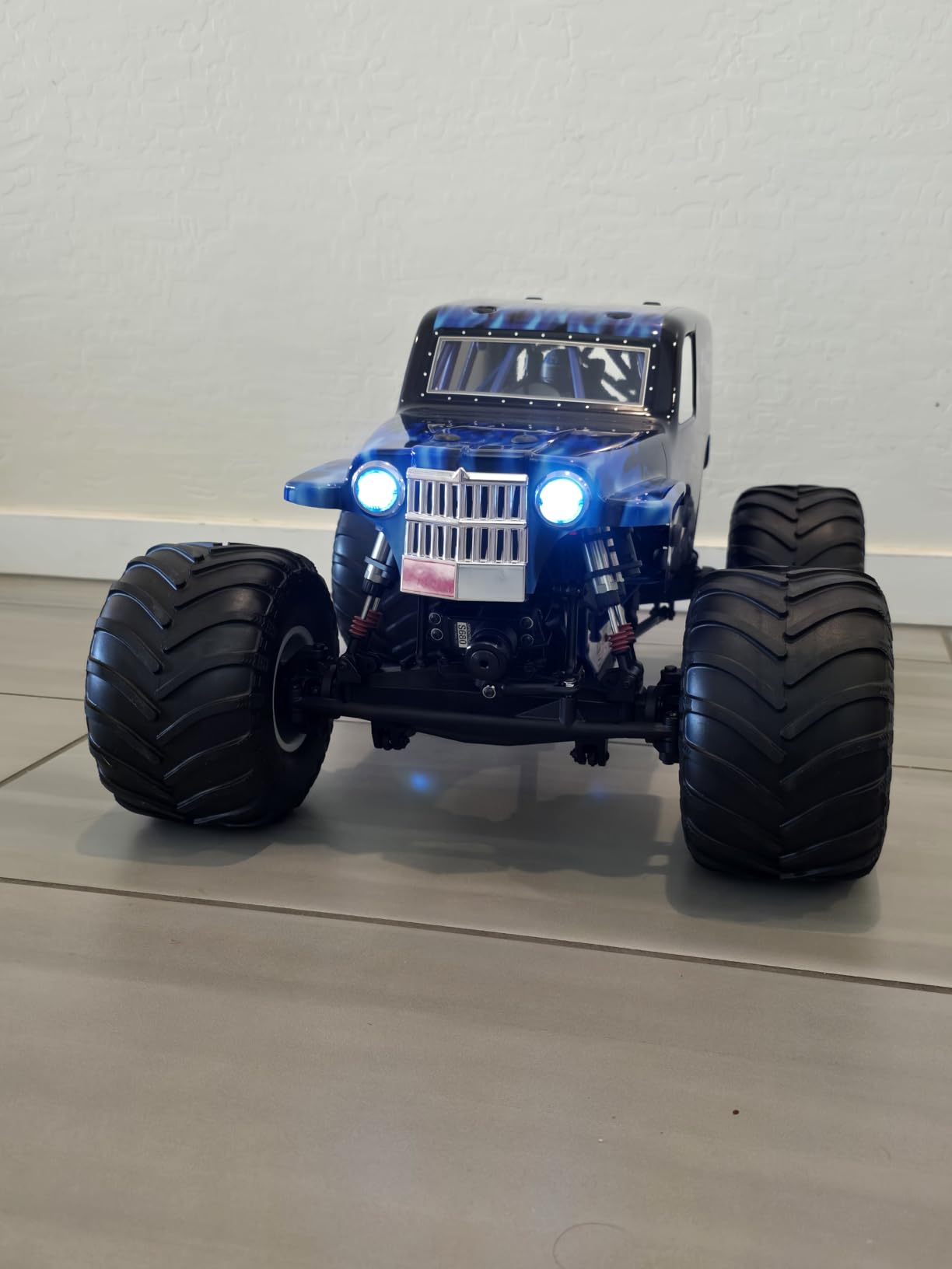 Losi LMT 2.0 4 Wheel Drive Solid Axle Monster Truck RTR - Son-Uva Digger LOS04028T2 customer photo 2