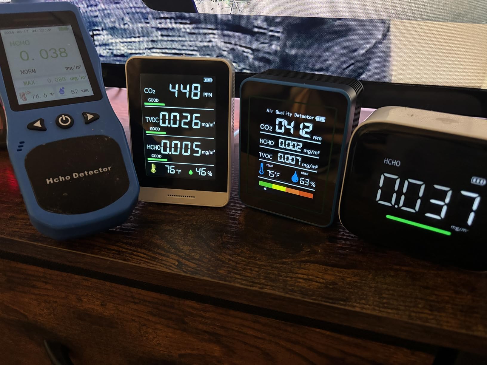 Formaldehyde Detector, Rechargeable HCHO Monitor with Vibration, Visual & Sound Alarms, Temperature Humidity Meter, Formaldehyde Air Quality Tester for Home, Work customer photo 1