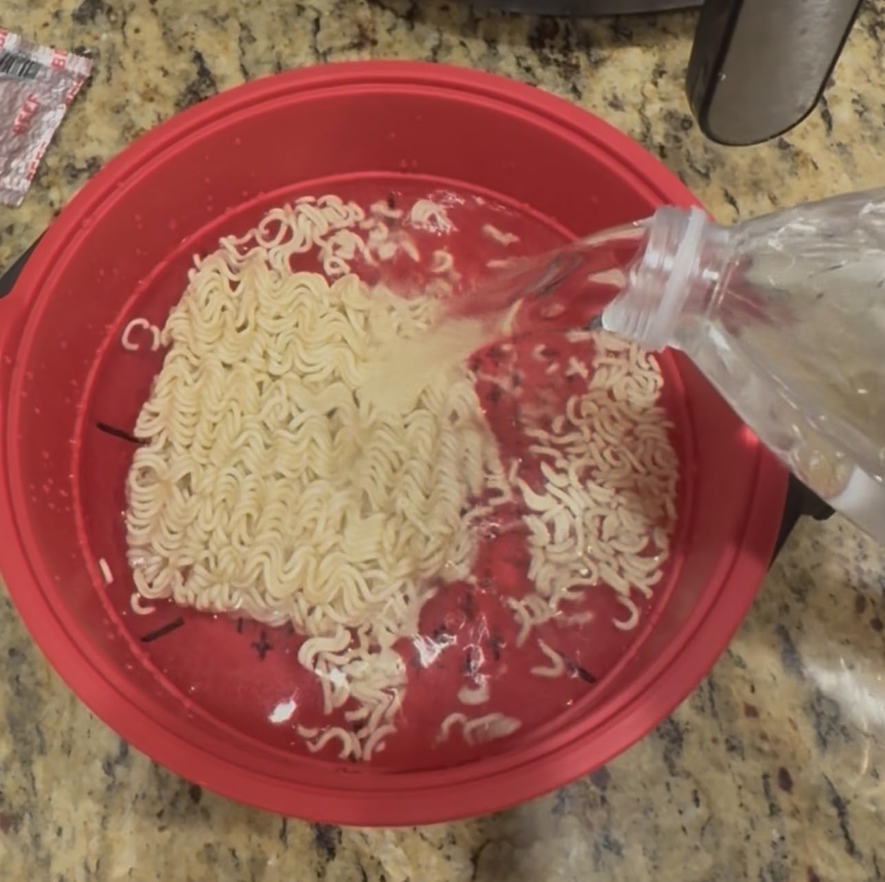 MEACOLIA 50 oz Large Ramen Bowl, Microwave Ramen Cooker, Noodle Pasta Cooker with Lid and Strainer, Steamer for Vegetables, College Dorm Essentials for Girls Guys (Red) customer photo 2