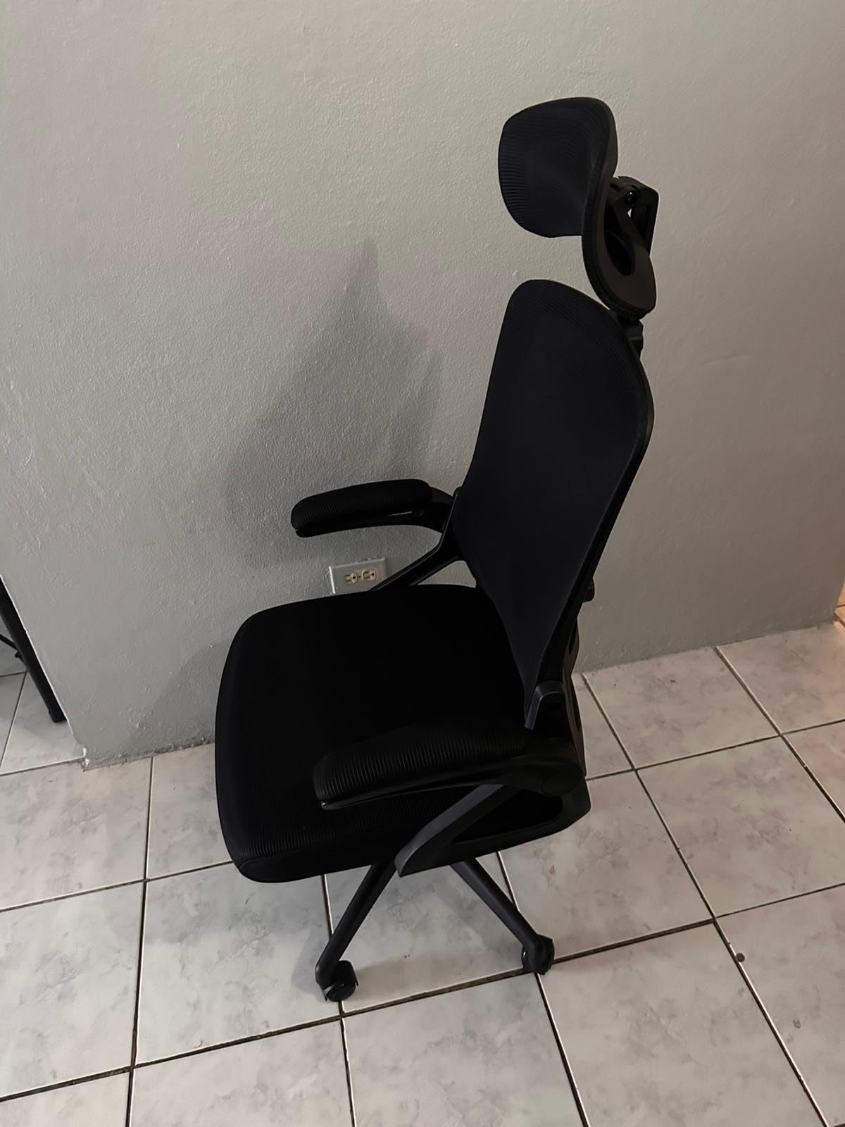 Fizzin Ergonomic Office Chair, 400 LBS Computer Chairs with Adjustable Lumbar Support, Breathable Mesh Desk Chair Ergonomic with Thickened Cushion, Comfy Home Office Desk Chair (Black) customer photo 2