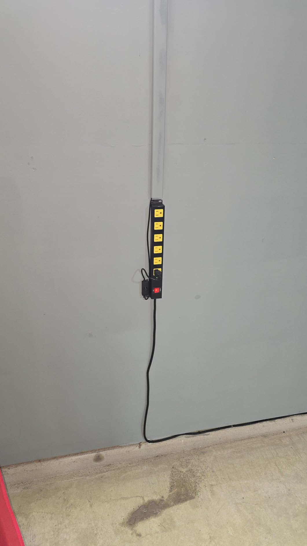Heavy Duty 6 Outlet Metal Long Power Strip, 2700J Surge Protector with 15A Circuit Breaker, 6FT Extension Cord, Wall Mount for Garage, Workshop & Industrial Use, Wide Spaced (6ft) customer photo 2