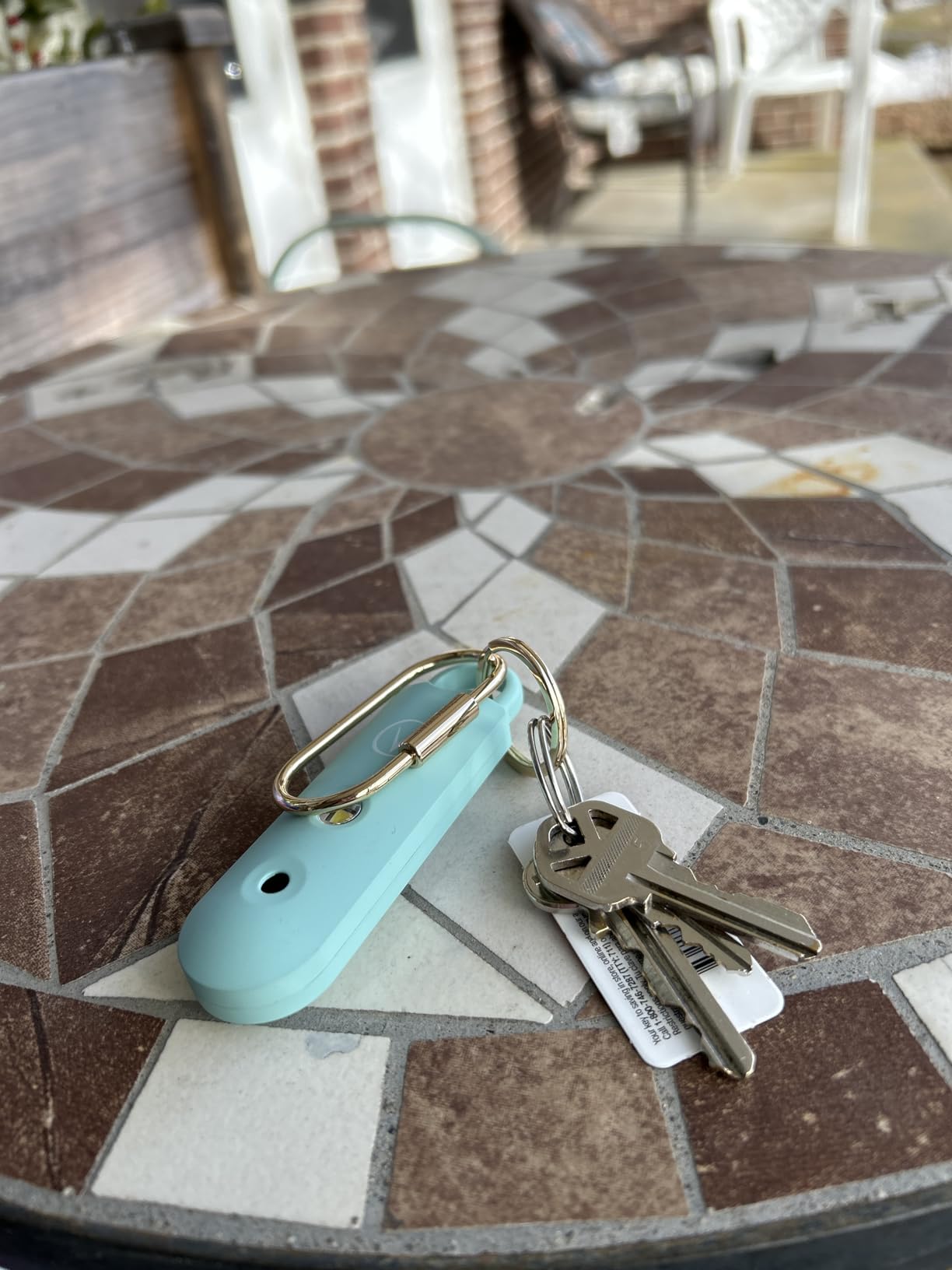 Vantamo Personal Alarm for Self Defense with Low Battery Notice, Strobe Light & Extra Loud 130 dB Double Speakers Safety Keychain Set for Women, Rechargeable customer photo 1