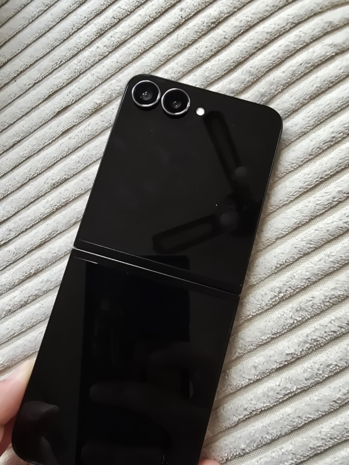 Samsung Galaxy Z Flip7 FE Cell Phone, 256GB AI Smartphone, Unlocked Android, Long Battery Life, 2025, US 1 Yr Manufacturer Warranty, Black customer photo 1