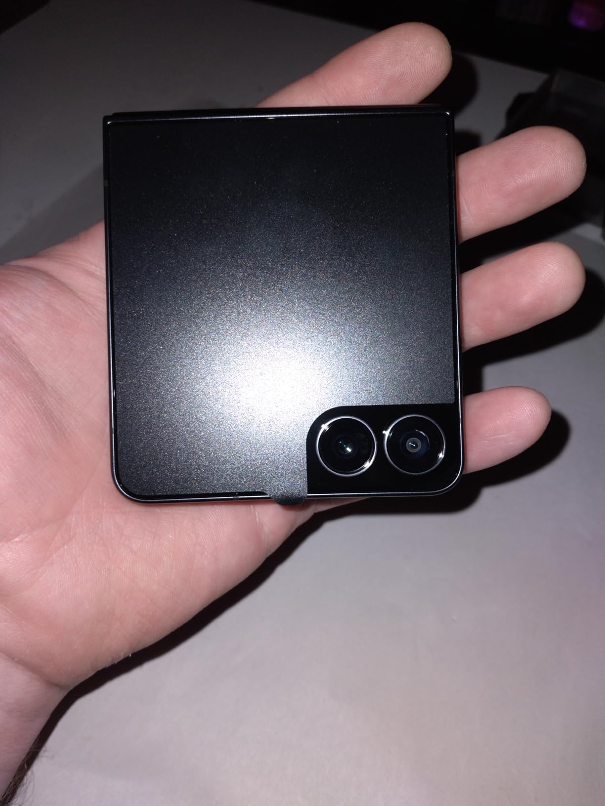 Samsung Galaxy Z Flip7 Cell Phone, 256GB AI Smartphone, Unlocked Android, high-res 50 MP Camera, Powerful Processor, Long Battery Life, 2025, US 1 Yr Manufacturer Warranty, Coral Red customer photo 2