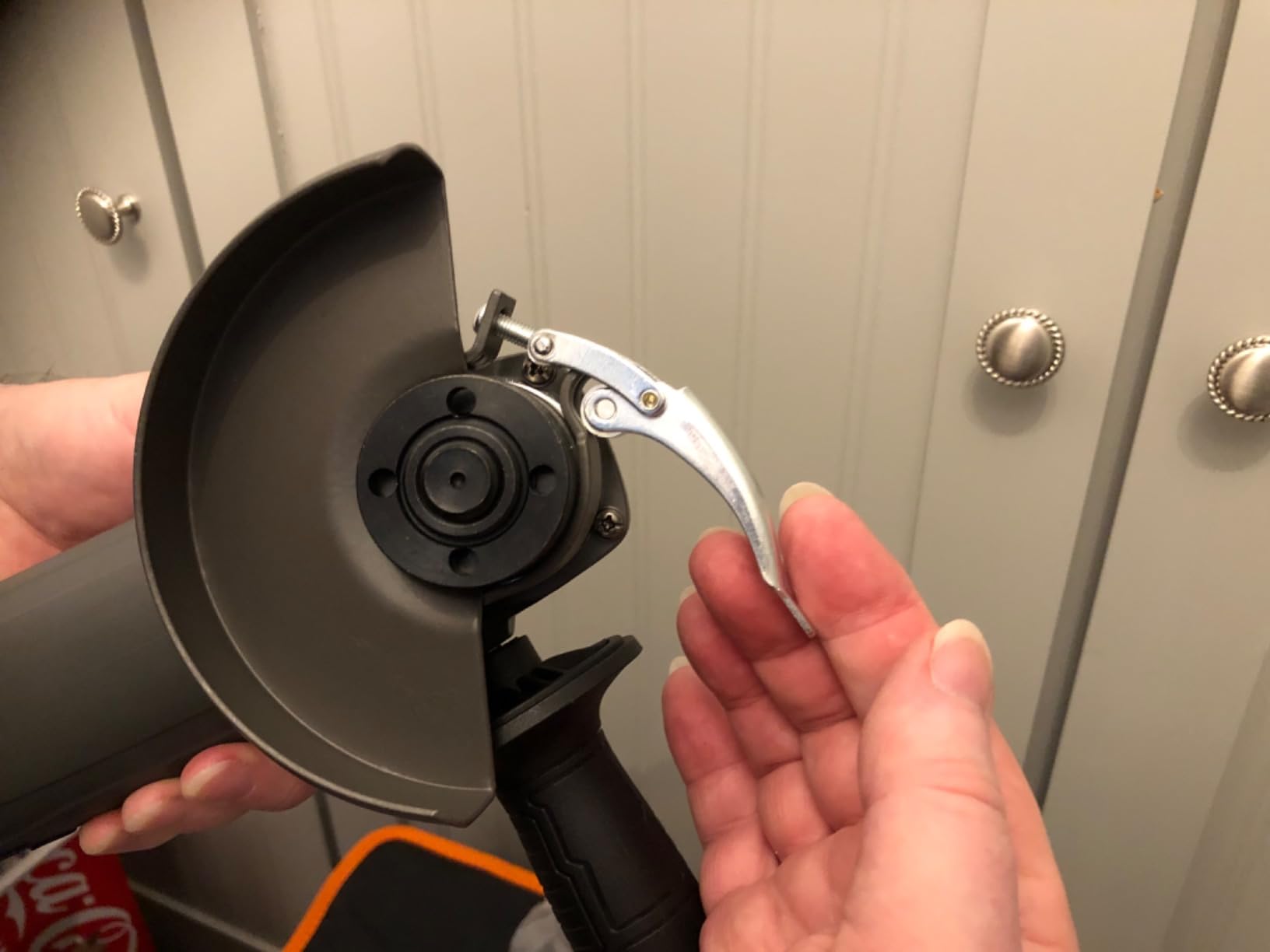 KSEIBI Concrete Angle Grinder Machine 5-Inch, Metal Grinding Tools 11.5Amps (1400 watt) with Safety Guard, Diamond Cup Wheel, Dust Shroud, and Carry Bag customer photo 1