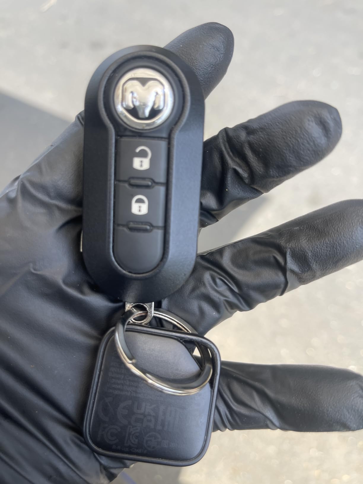 UGREEN FineTrack Air Tracker Tags (iOS Only) 4 Pack, 2-Year Replaceable Battery Bluetooth Tracker Compatible with Apple Find My, Item Finder Smart Tag for Keys, Luggage customer photo 2