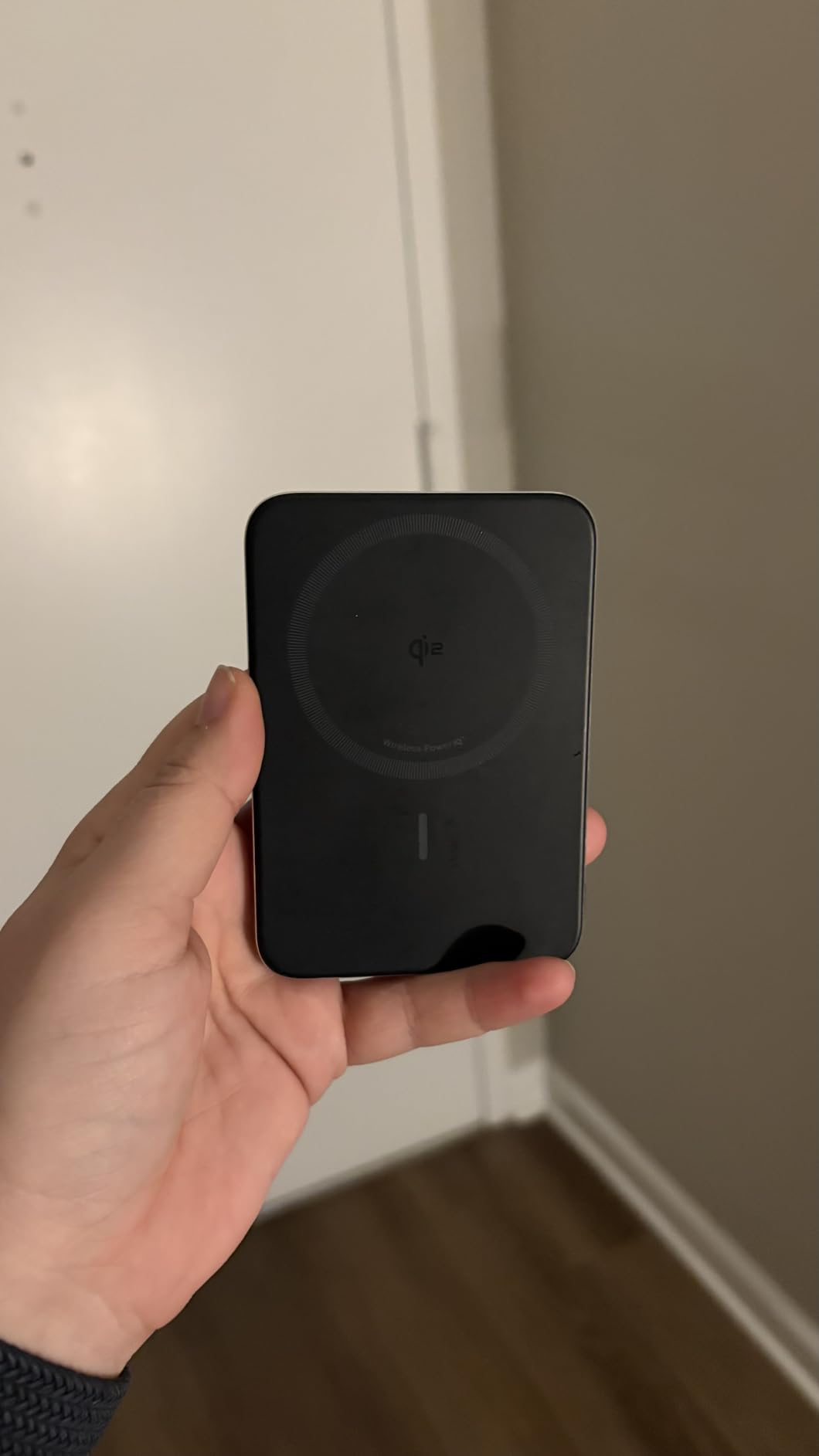 Anker Nano MagSafe Power Bank, Ultra-Slim 5,000mAh Magnetic Wireless Charging Battery, Qi2 Certified 15W Max MagSafe-Compatible Portable Charger, Ergonomic Design, for iPhone Air/17/16 Series customer photo 2