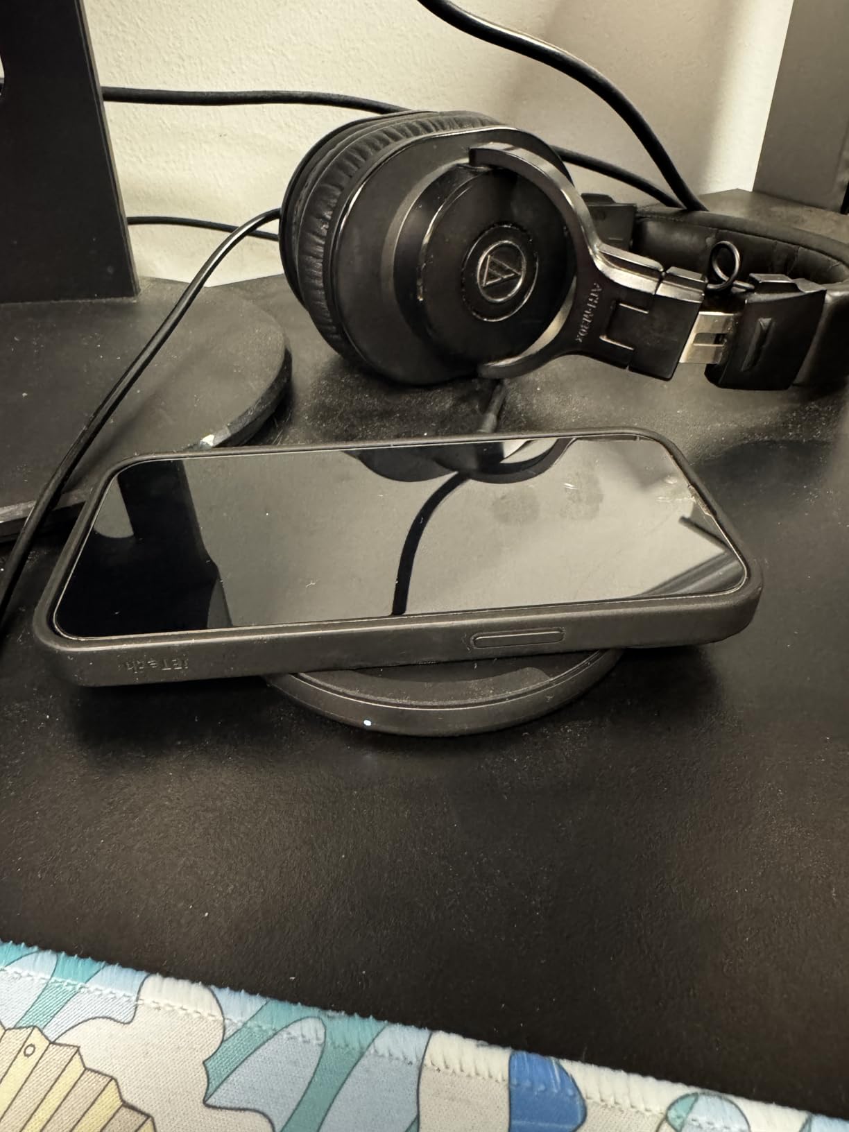 Belkin Wireless Charging Pad 15W - Qi Charger, Charging Station for Apple iPhone 17, iPhone 16/15/14 Series, AirPods, Samsung Galaxy S25, Galaxy S24, Pixel 10 customer photo 2