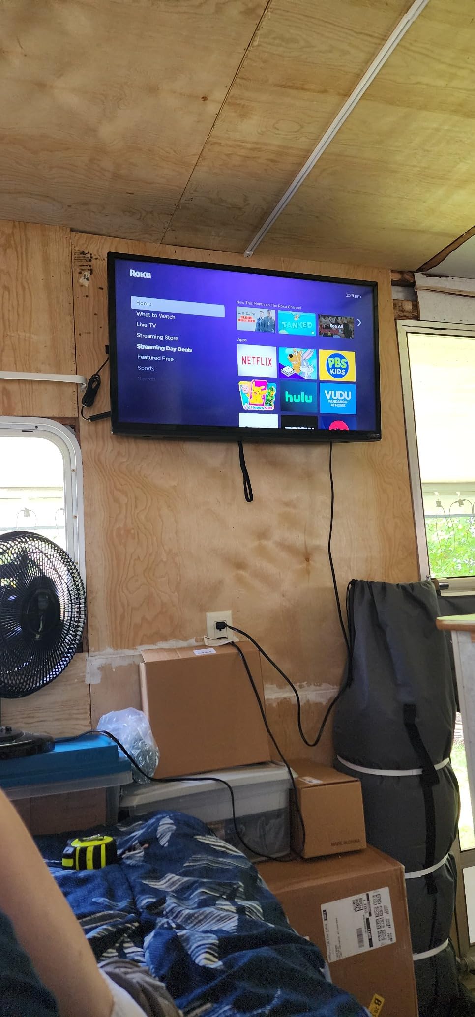 VIVO RV TV Mount for 23 to 55 Screens, Max VESA 400x400mm, Holds up to 77 lbs, Lockable Wall Bracket with Arm, Black, MOUNT-VWRV4L customer photo 1