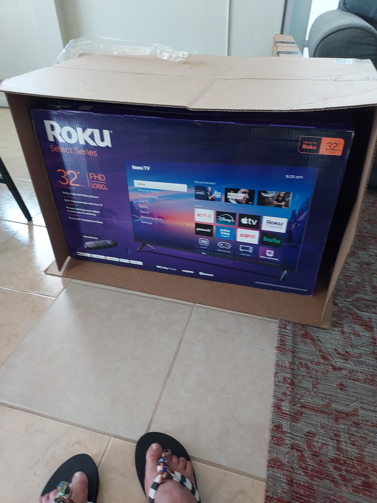Roku Smart TV - 32-Inch Select Series, 1080p Full HD TV - Roku TV with Voice Remote - Flat Screen LED Television with Wi-Fi for Streaming Live Local News, Sports, Family Entertainment customer photo 2