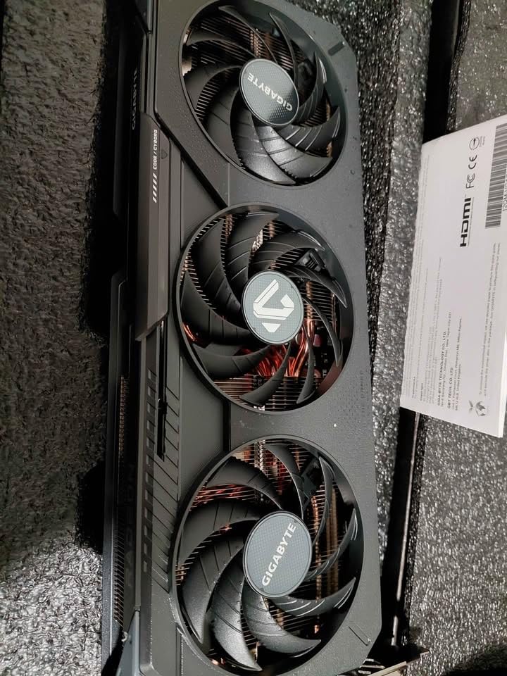 Radeon RX 9060 XT Gaming OC 16G Graphics Card, PCIe 5.0, 16GB GDDR6, GV-R9060XTGAMING OC-16GD Video Card customer photo 2