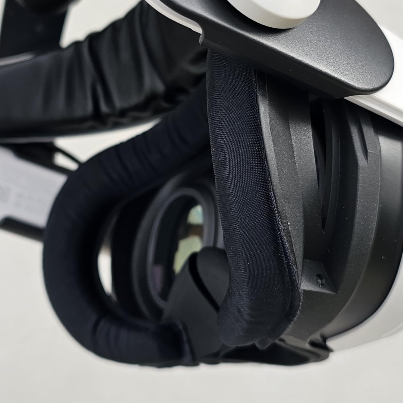 F3 V3 Magnetic Facial Interface for Quest 3, Flexible and Adaptive Frame with Multi-Material Pads, Not Compatible with Quest 3S or Official Charging Dock customer photo 1