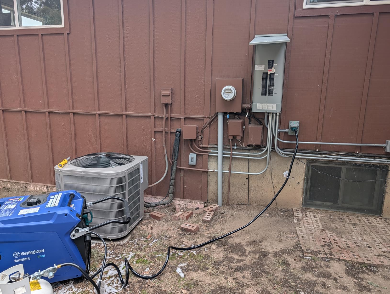 Westinghouse 11000 Peak Watt Tri-Fuel Portable Inverter Generator, Remote Start, Transfer Switch Ready, Gas/Propane/Natural Gas Powered, Low THD, Safe for Electronics, Parallel Capable, CO Sensor customer photo 1