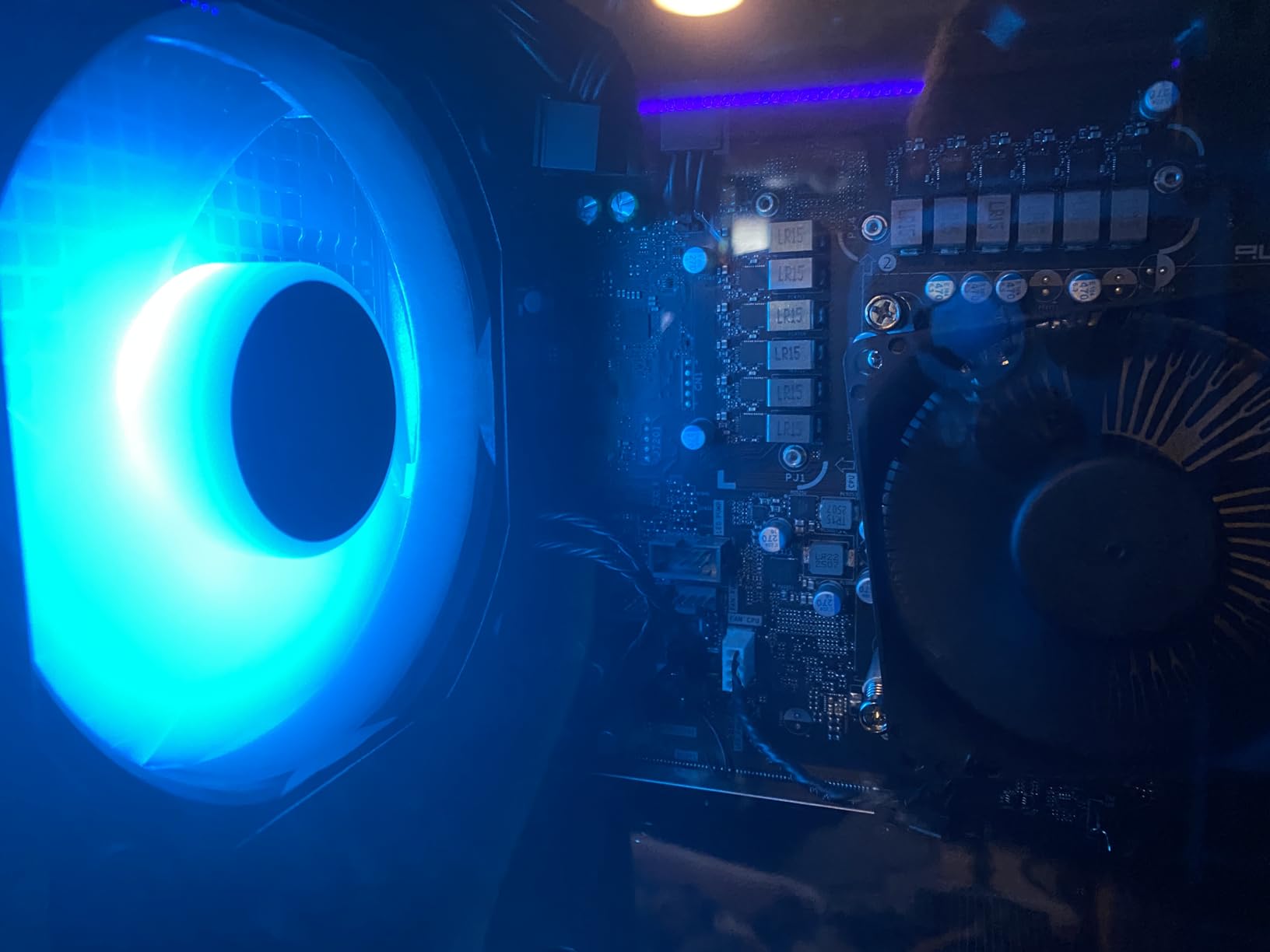 Alienware Aurora Gaming Desktop ACT1250 - Intel Core Ultra 7 265F Processor, Air Cooled, NVIDIA GeForce RTX 5060Ti, 16GB DDR5 RAM, 1TB SSD, 500W Platinum Rated PSU, Windows 11 Home - Clear Panel customer photo 2